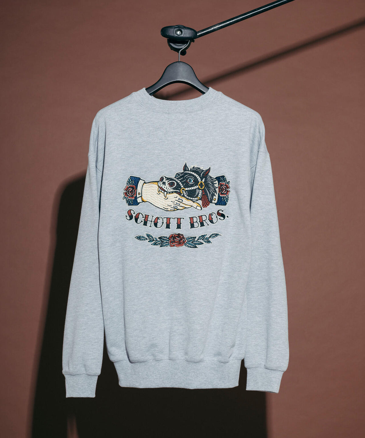 CREW SWEAT SHAKE HAND HORSE/クルースウェット シェイクハンドホース