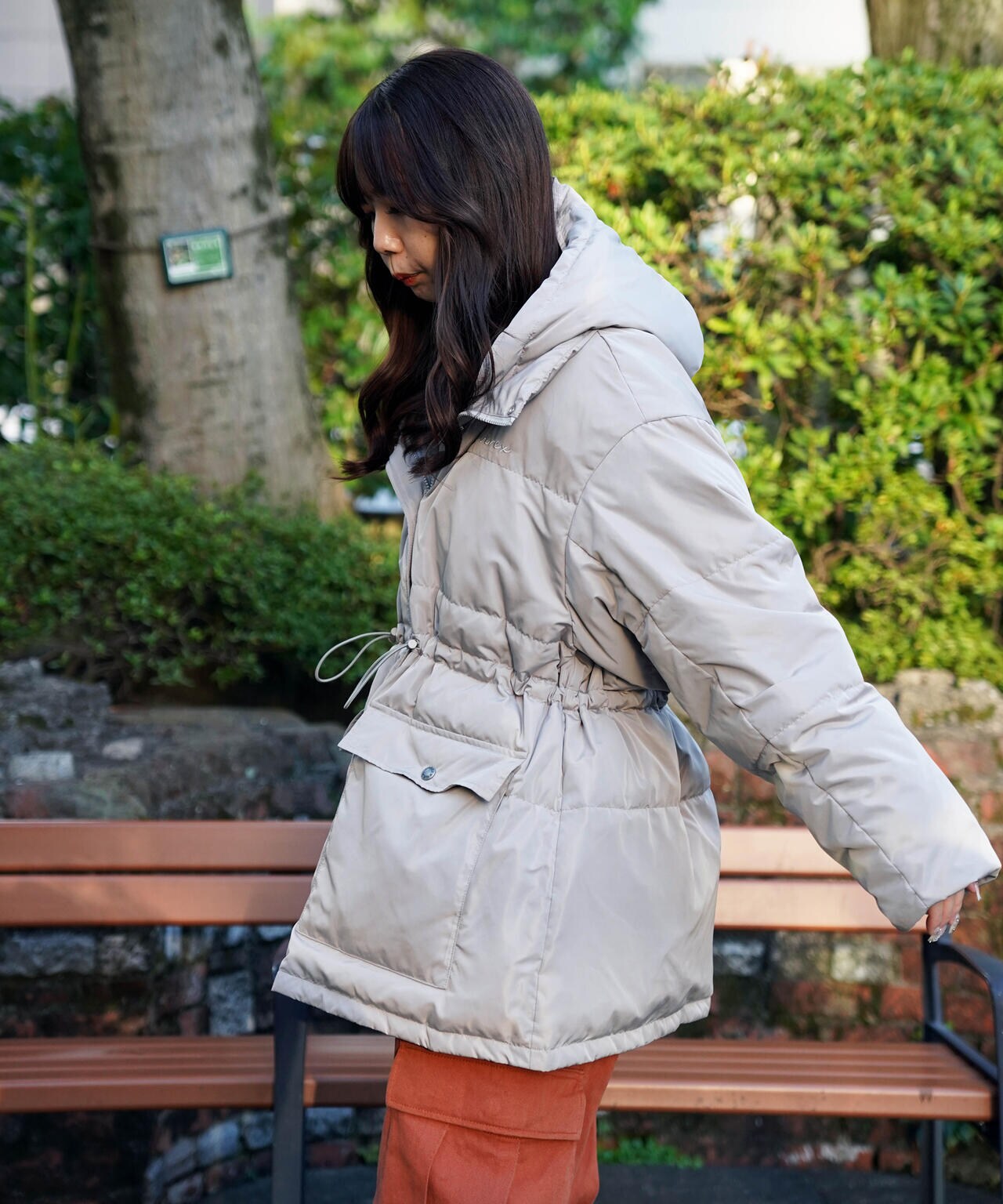 ≪直営店限定≫WEST DRAWSTRING DOWN JACKET/ ウエストドローストリング ダウンジャケット
