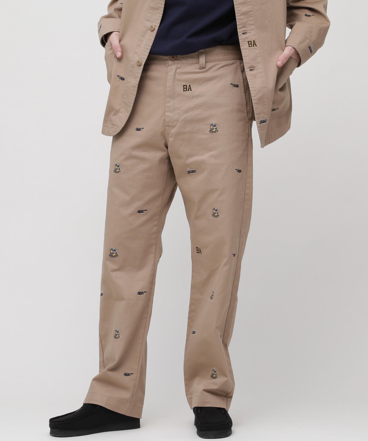 POINT EMBROIDERY CHINO PANTS / ポイント エンブロイダリー チノパンツ