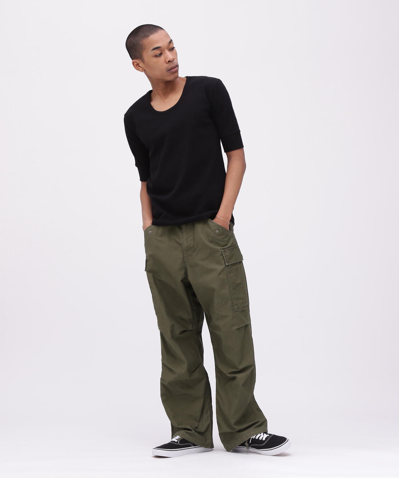 《DAILY/デイリー》HALF SLEEVE U-NECK T-SHIRT/デイリー 五分袖 Uネック Tシャツ/AVIREX