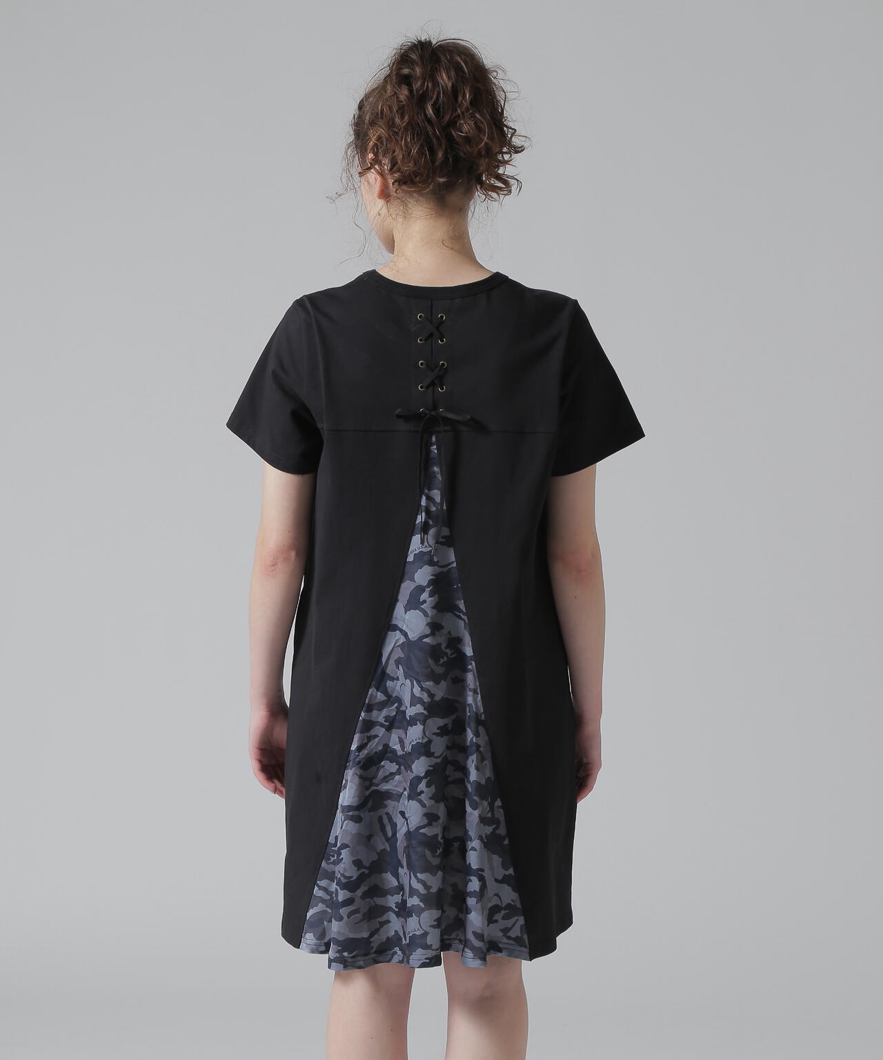 BACK FLARE SATIN CAMO COMBI ONE PIECE/バックフレアーサテンカモコンビワンピース