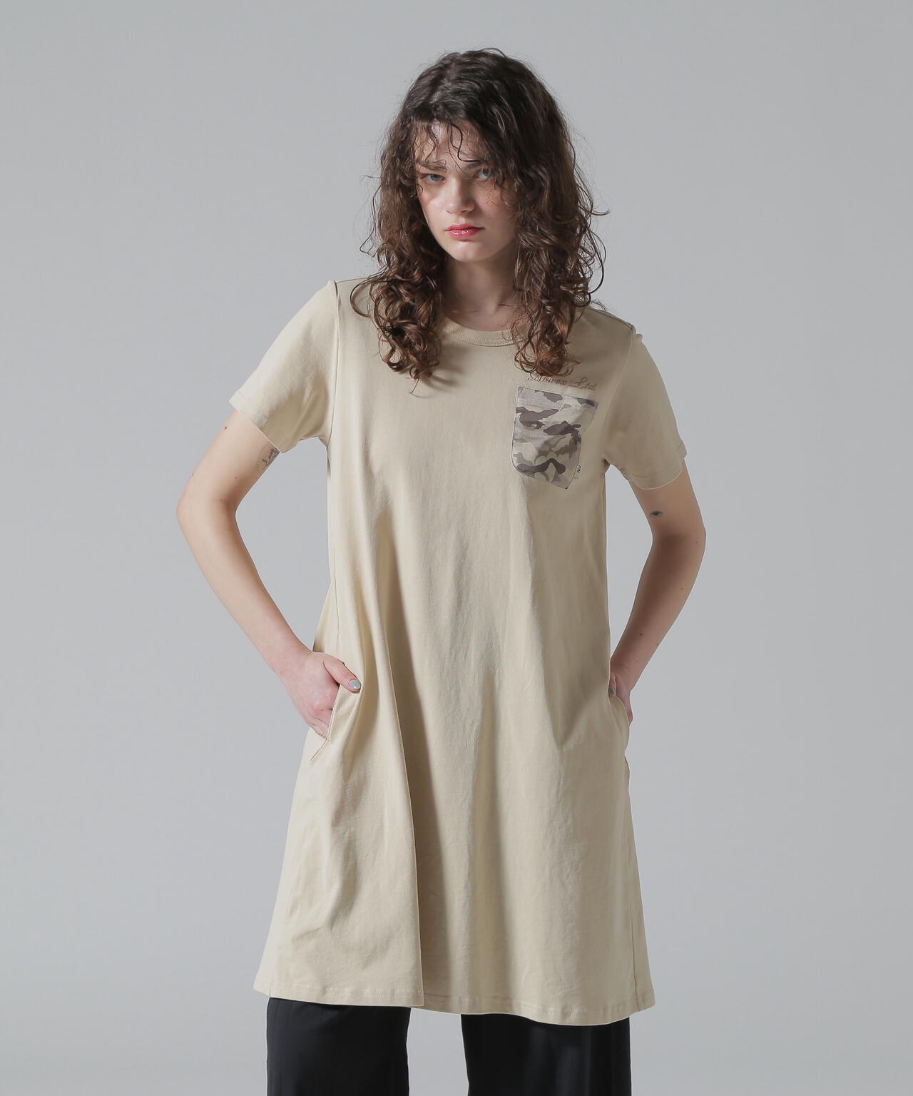 BACK FLARE SATIN CAMO COMBI ONE PIECE/バックフレアーサテンカモコンビワンピース