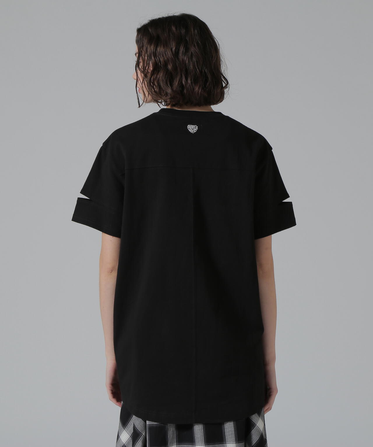 CUFFS OPEN LOGO TAPE EMBROIDERED ONEPIECE/カフスオープンロゴテープ刺繍ワンピース