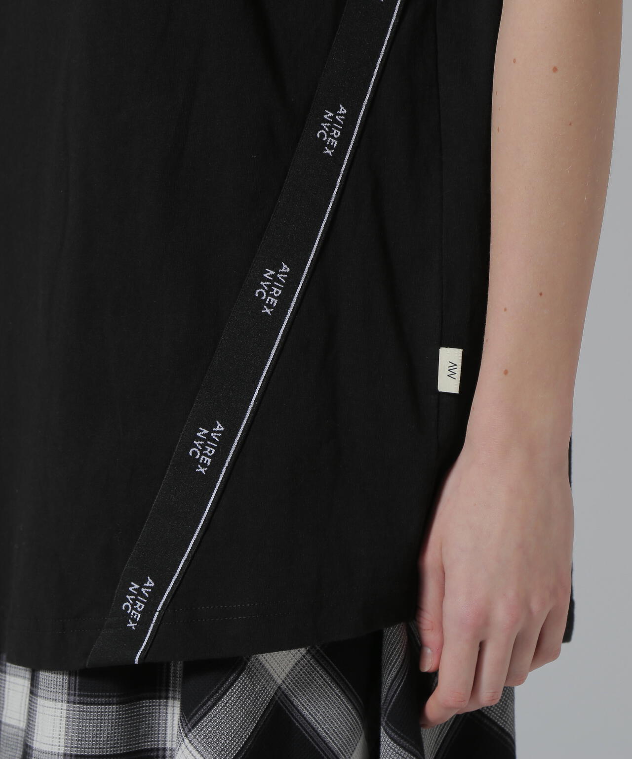 CUFFS OPEN LOGO TAPE EMBROIDERED ONEPIECE/カフスオープンロゴテープ刺繍ワンピース
