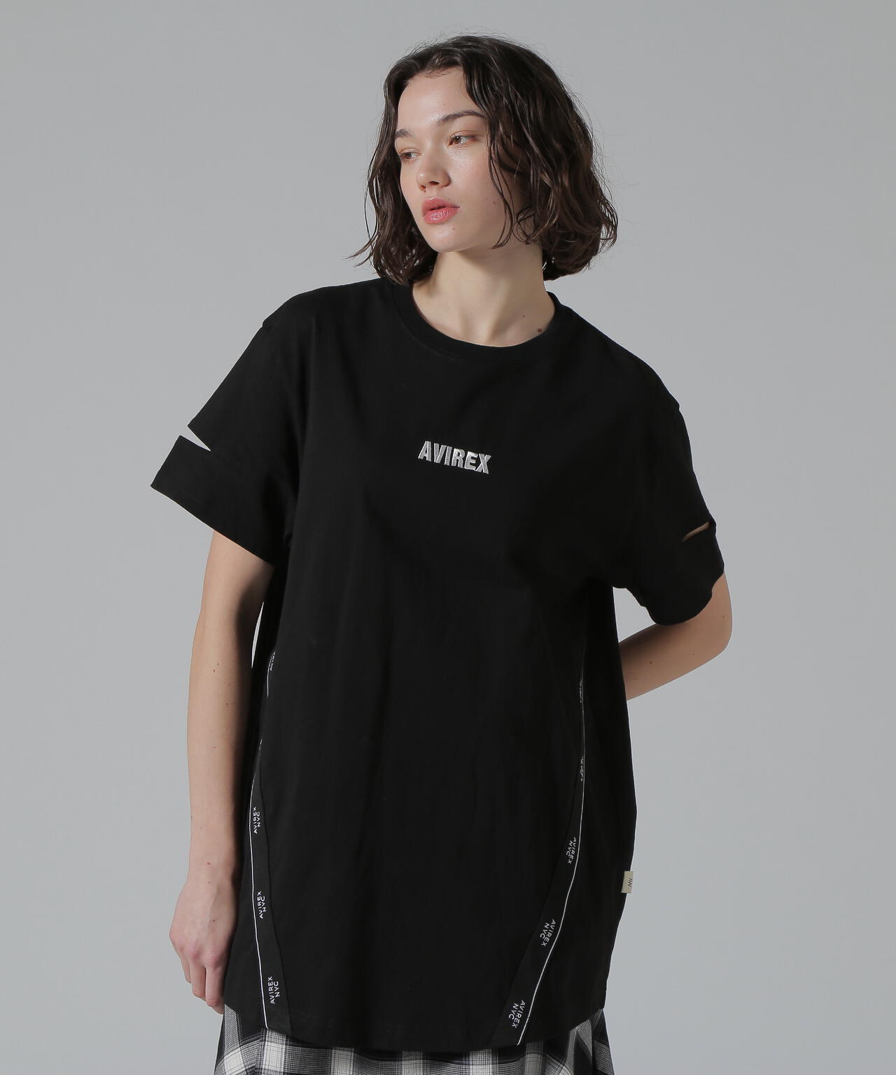 CUFFS OPEN LOGO TAPE EMBROIDERED ONEPIECE/カフスオープンロゴテープ刺繍ワンピース