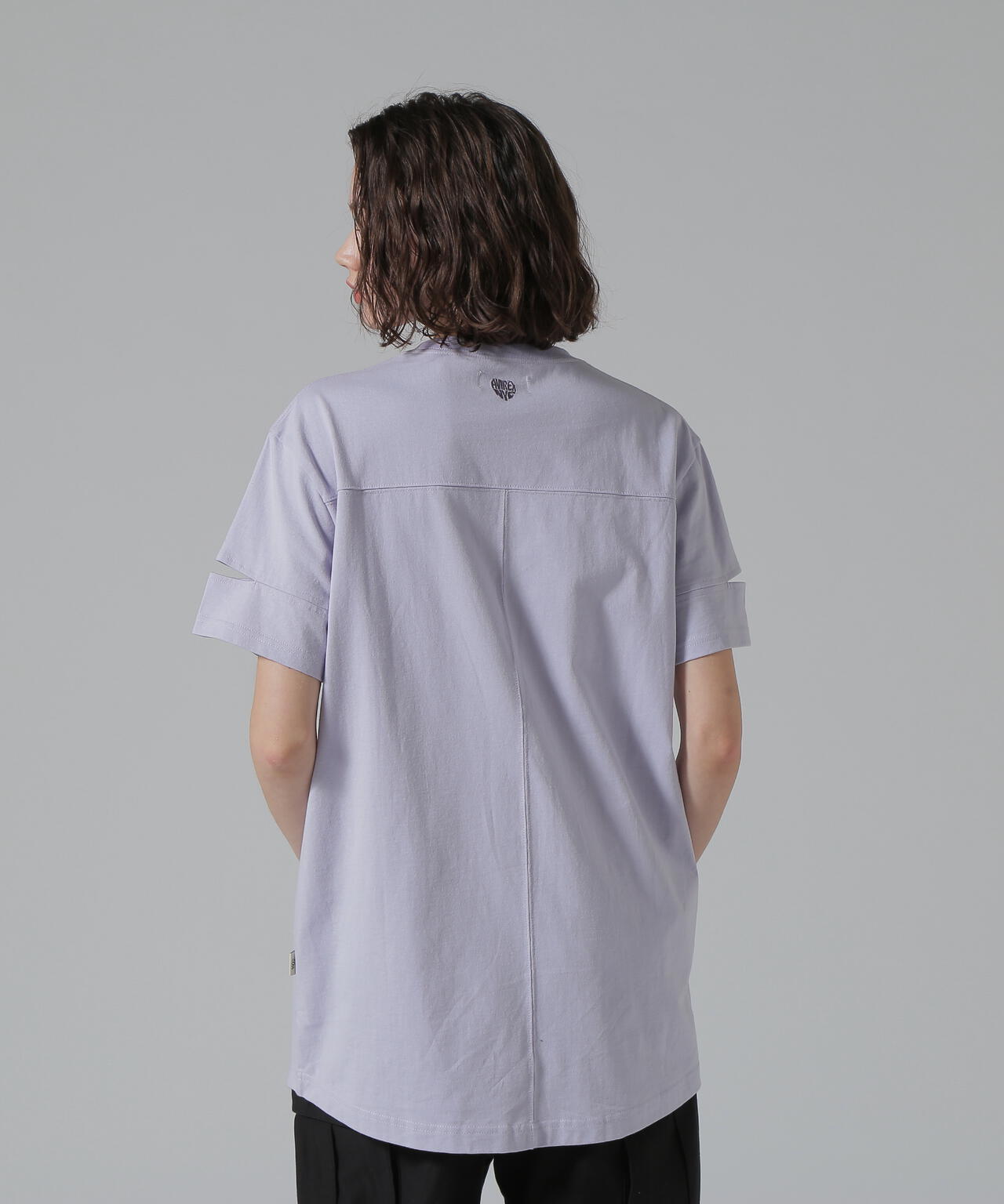 CUFFS OPEN LOGO TAPE EMBROIDERED ONEPIECE/カフスオープンロゴテープ刺繍ワンピース