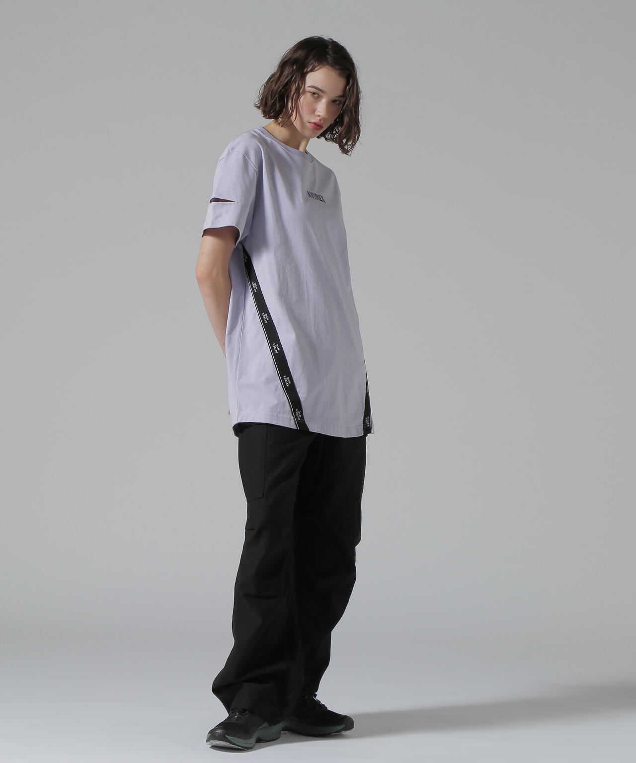 CUFFS OPEN LOGO TAPE EMBROIDERED ONEPIECE/カフスオープンロゴテープ刺繍ワンピース