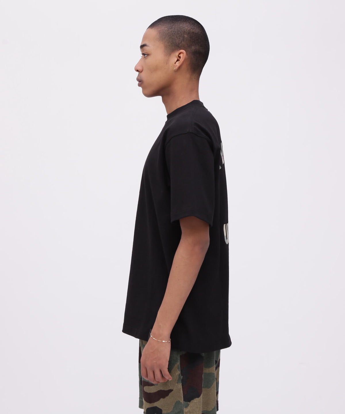 《直営店限定》VARSITY CAMO LOGO T-SHIRT / バーシティ カモ ロゴ 半袖Tシャツ / AVIREX