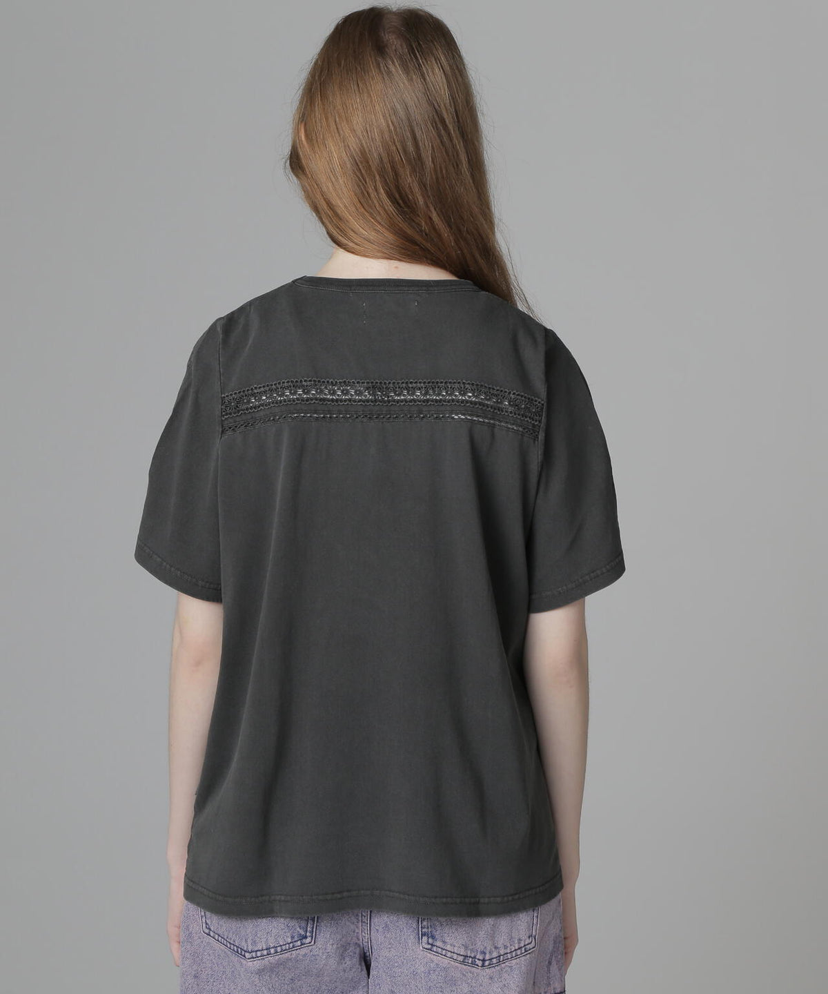 《直営店限定》LACE DETAILS EMBROIDERY T-SHIRT/レースディテール刺繍Tシャツ