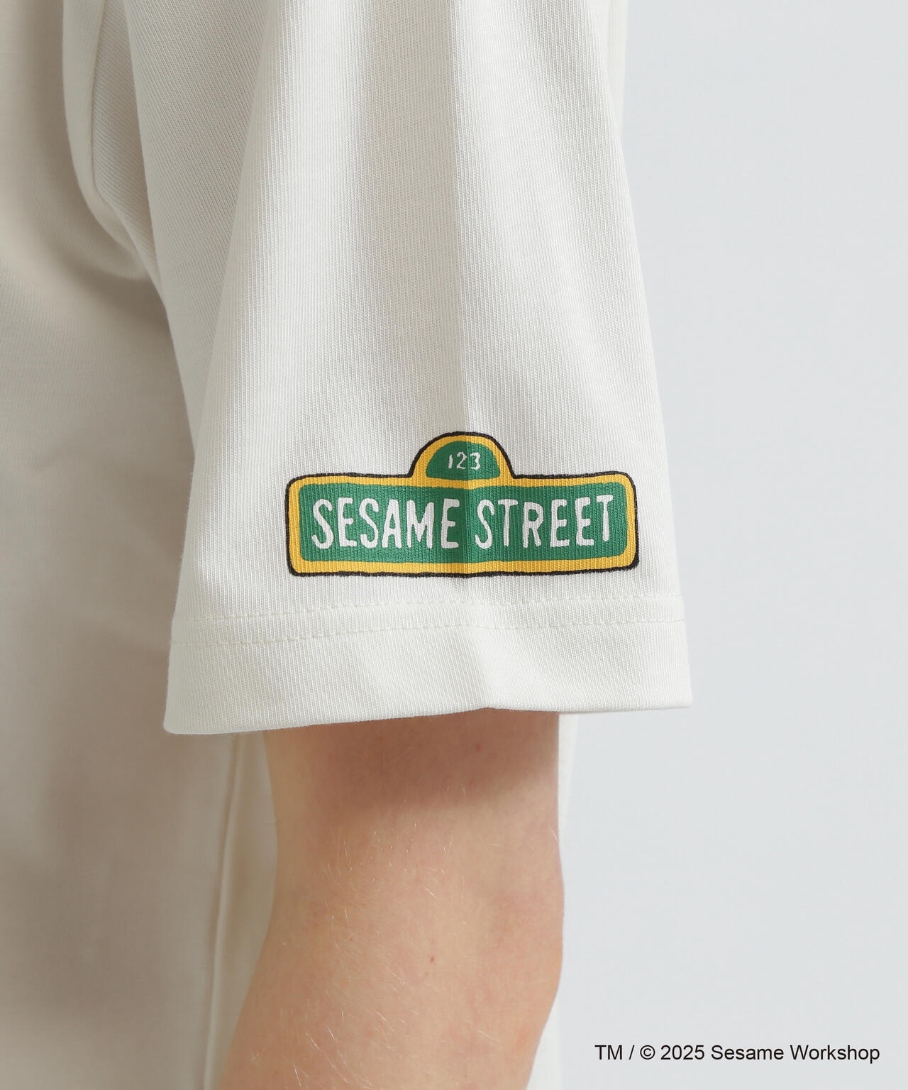 《SESAME STREET meets AVIREX》RINGER T-SHIRT