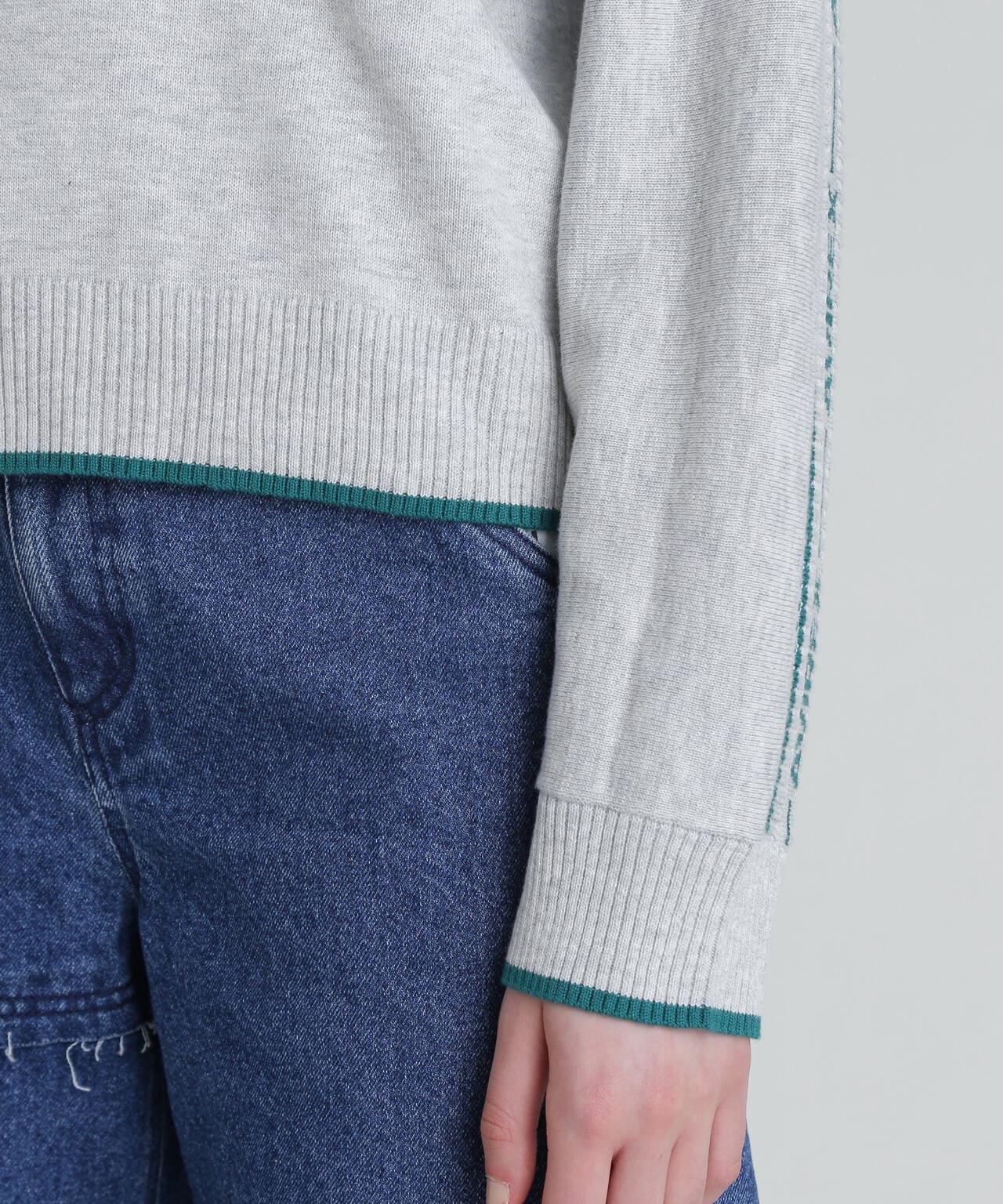 COLOR LINE BACK LOGO KNIT TOPS/カラーライン バックロゴトップス