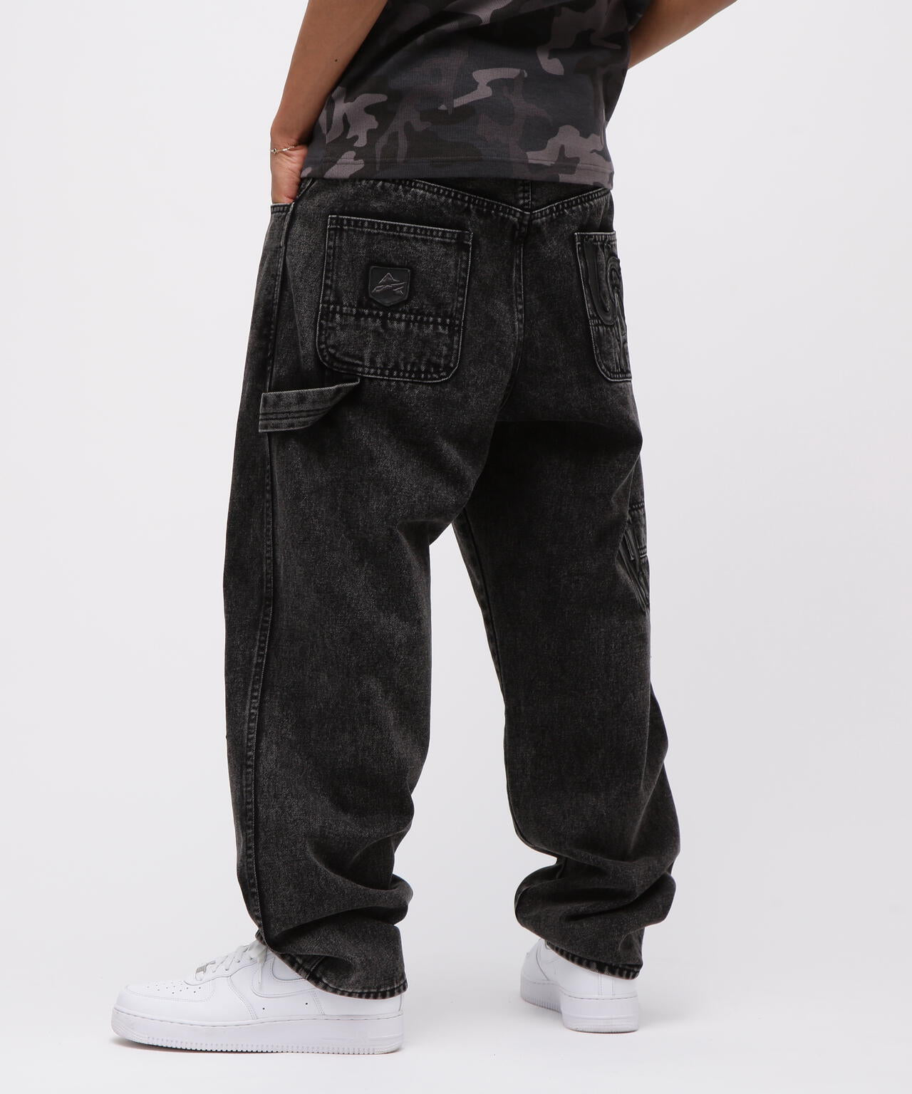 LEATHER PATCH DENIM PANTS