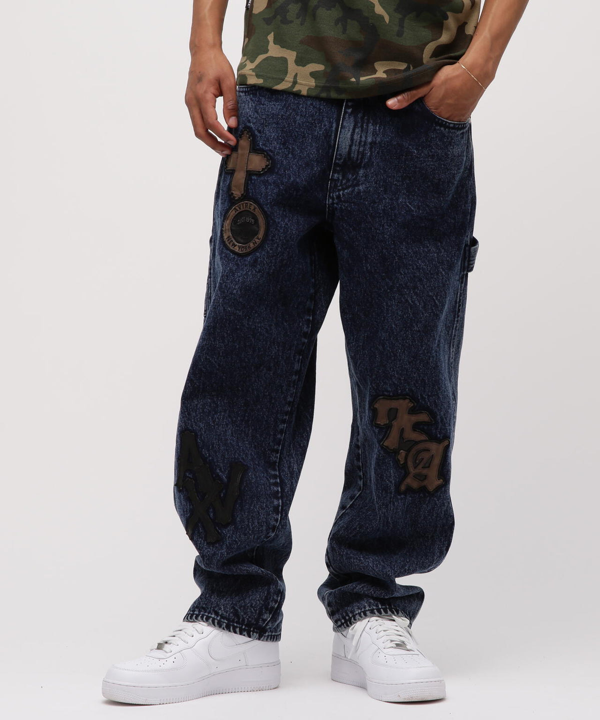 LEATHER PATCH DENIM PANTS