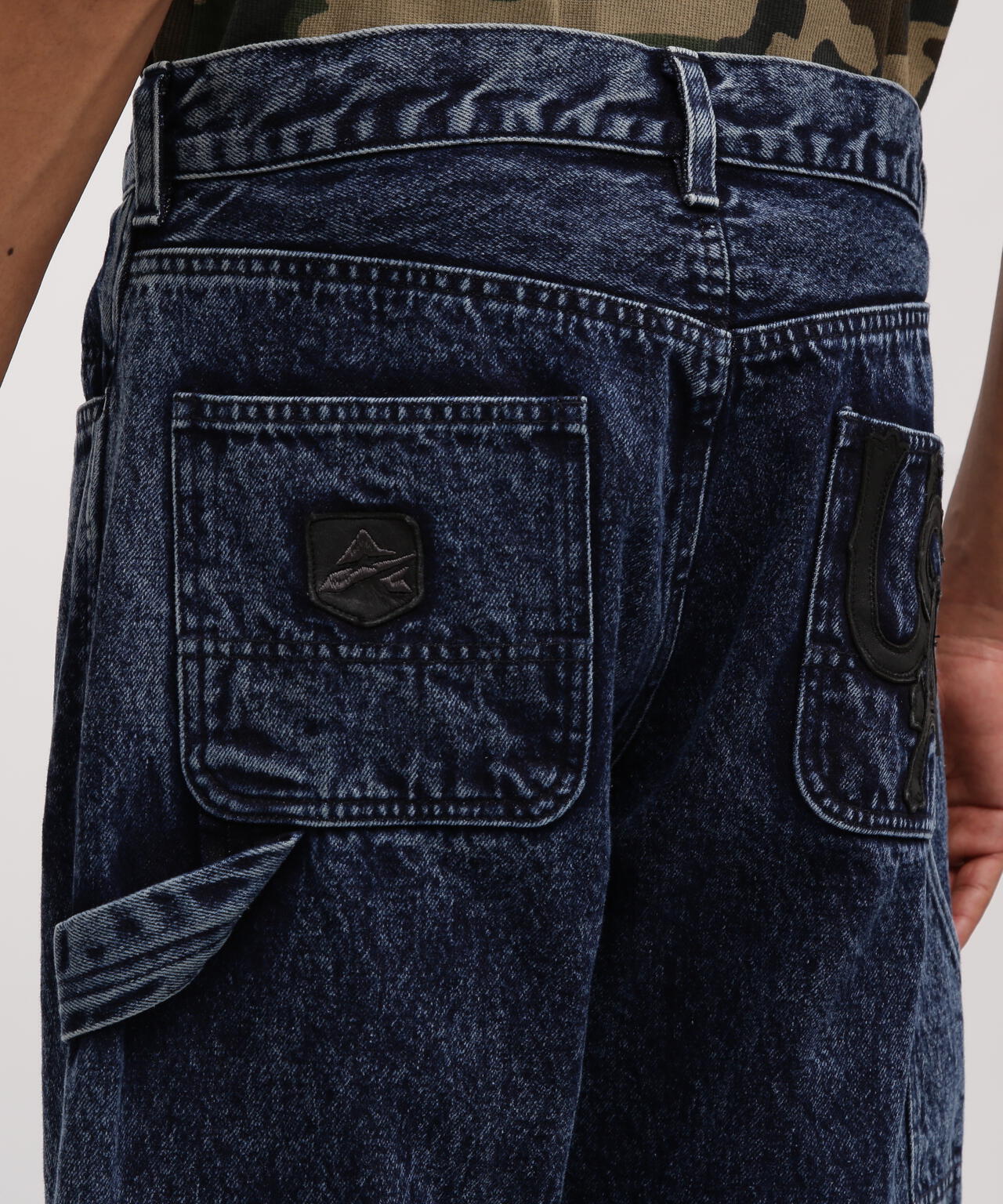 LEATHER PATCH DENIM PANTS