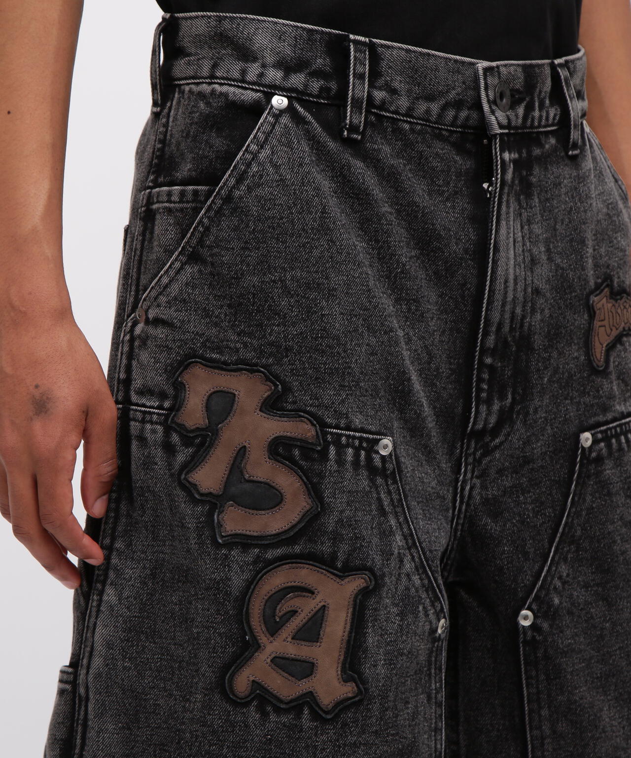 LEATHER PATCH DENIM SHORTS