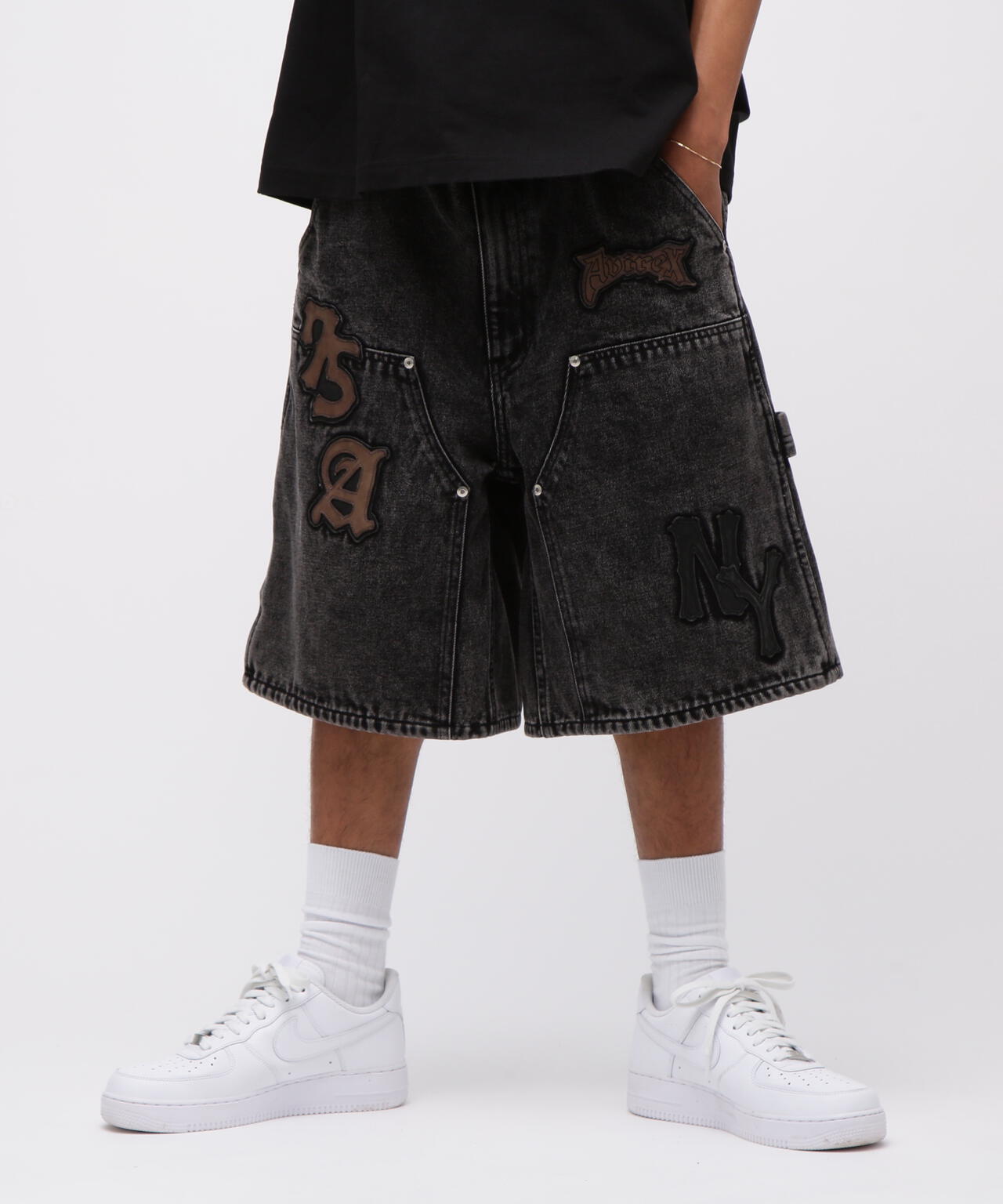 LEATHER PATCH DENIM SHORTS