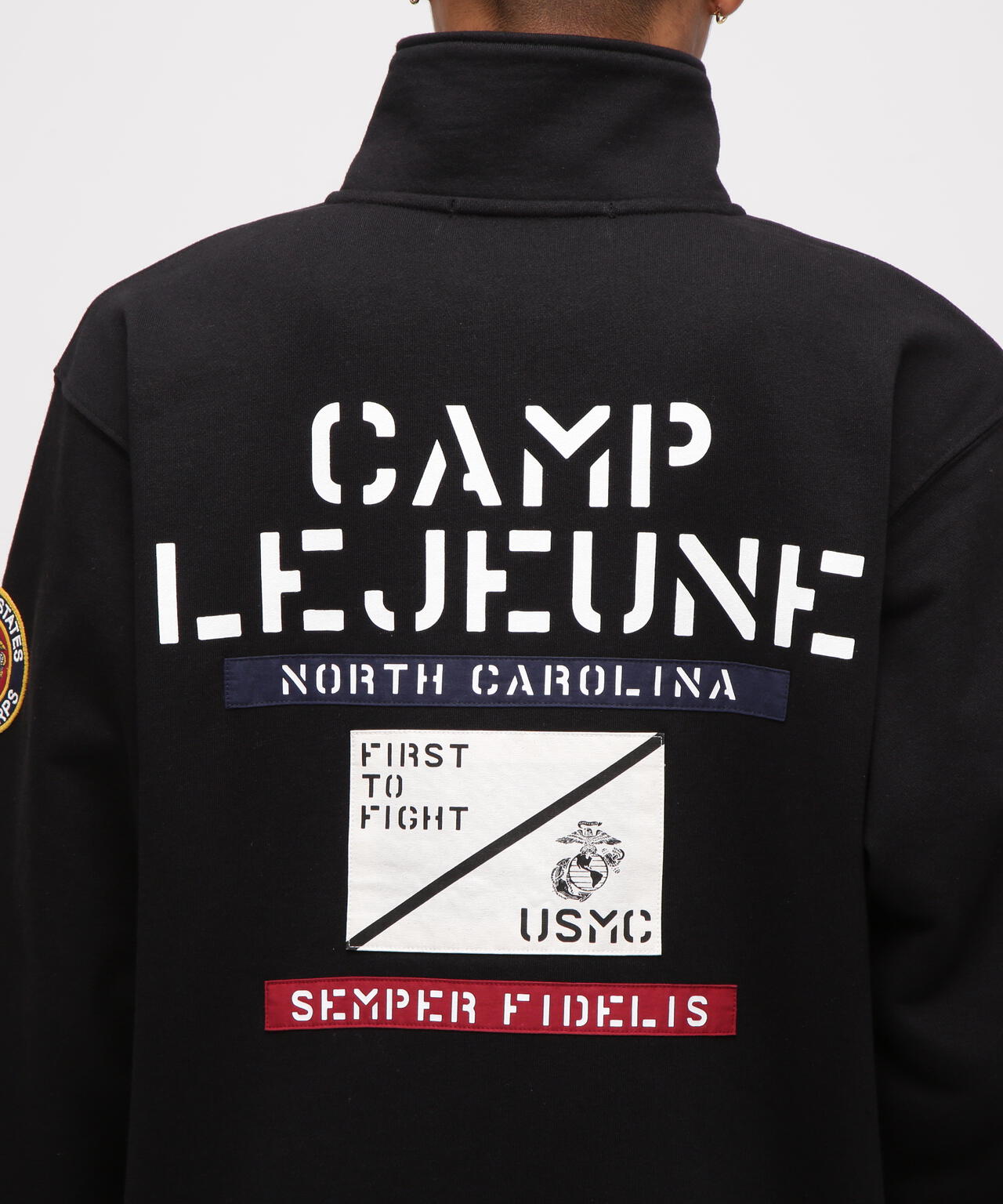 《直営店限定》CAMP LEJEUNE PATCHED STAND ZIP SWEAT