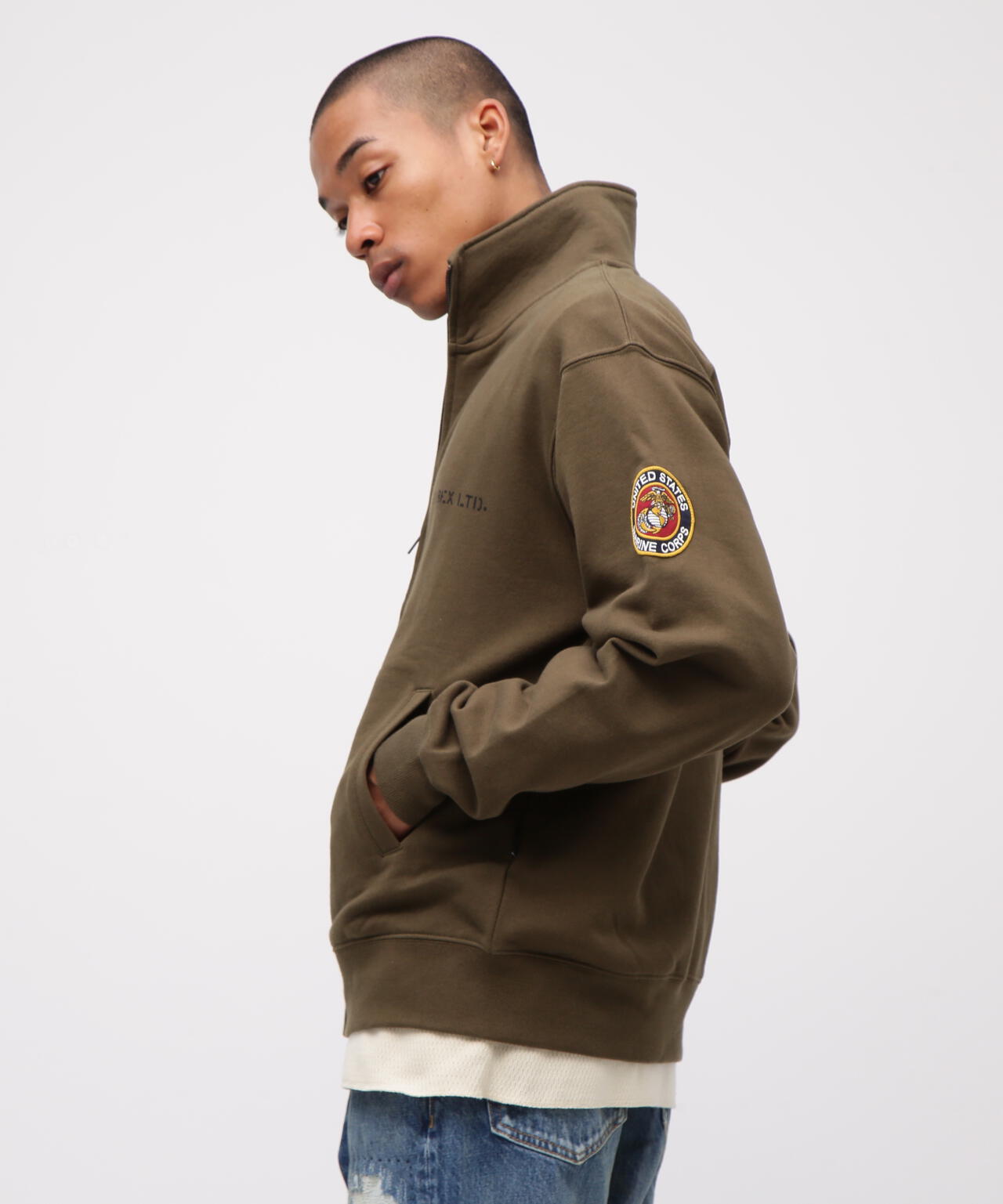 《直営店限定》CAMP LEJEUNE PATCHED STAND ZIP SWEAT