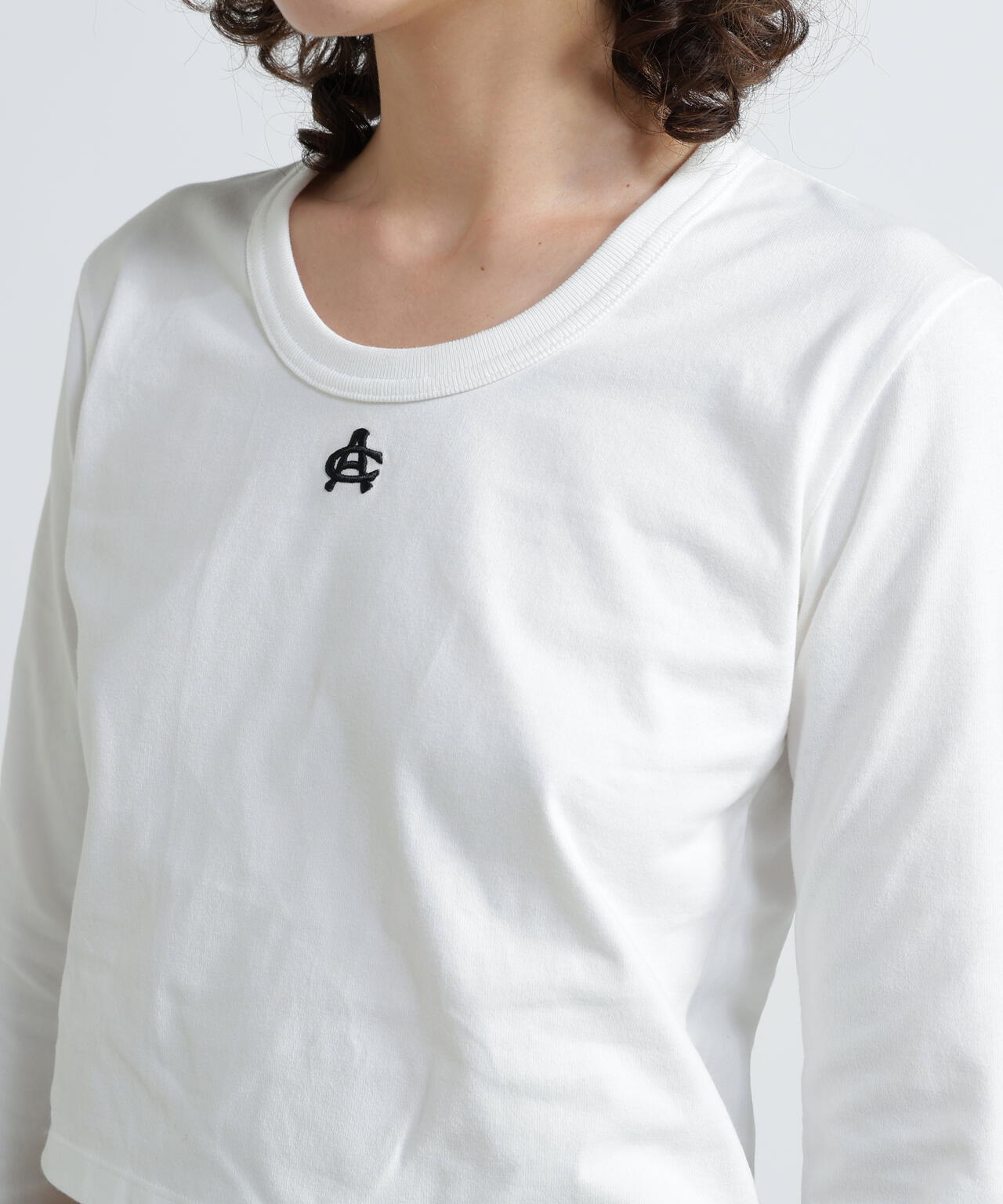 《WOMAN/直営店限定》SHORT EMBROIDERY LOGO T-SHIRT