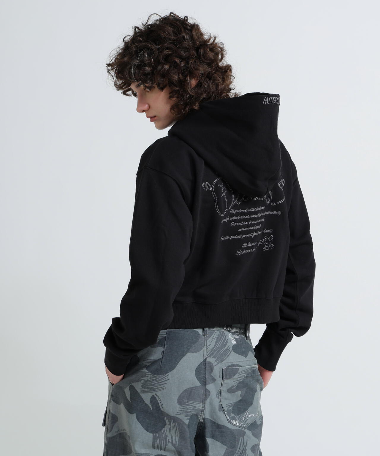 《WOMAN/直営店限定》GRAFFITI EMBROIDERY PARKA/グラフィティ刺繍パーカー