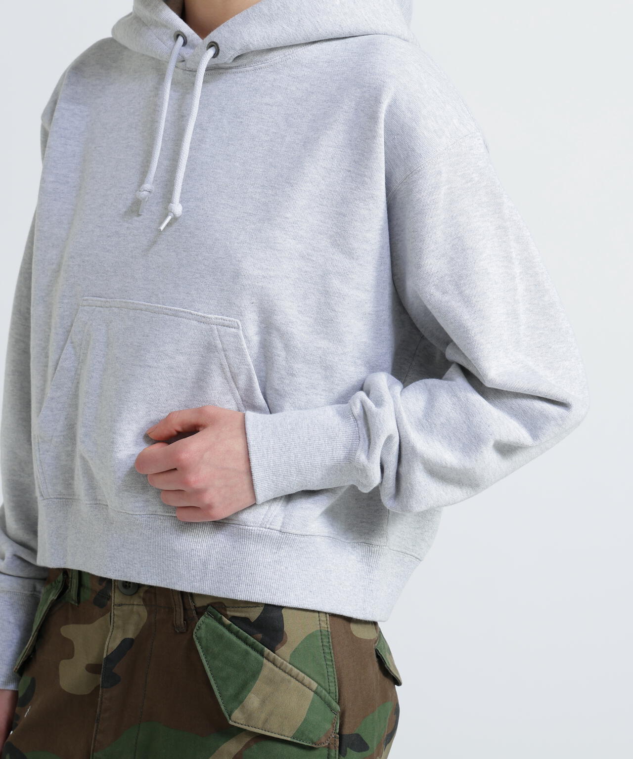 《WOMAN/直営店限定》GRAFFITI EMBROIDERY PARKA/グラフィティ刺繍パーカー