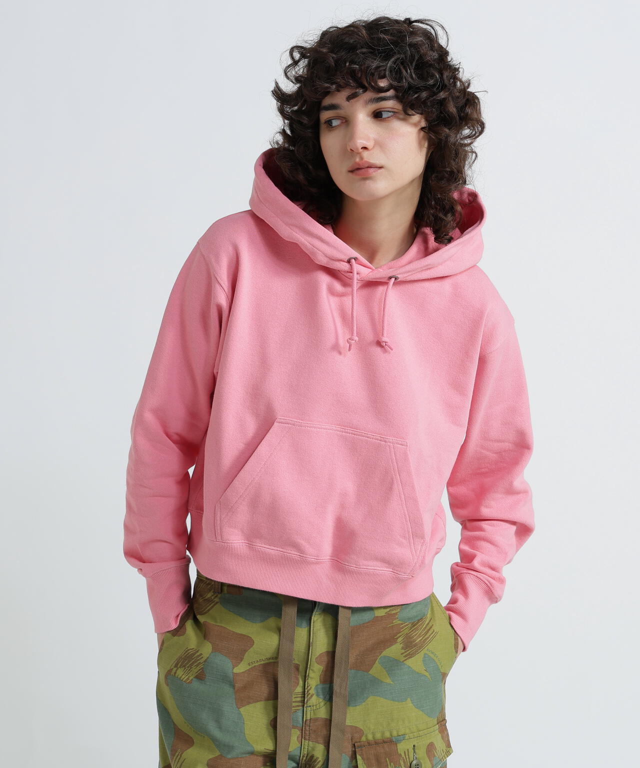 《WOMAN/直営店限定》GRAFFITI EMBROIDERY PARKA/グラフィティ刺繍パーカー