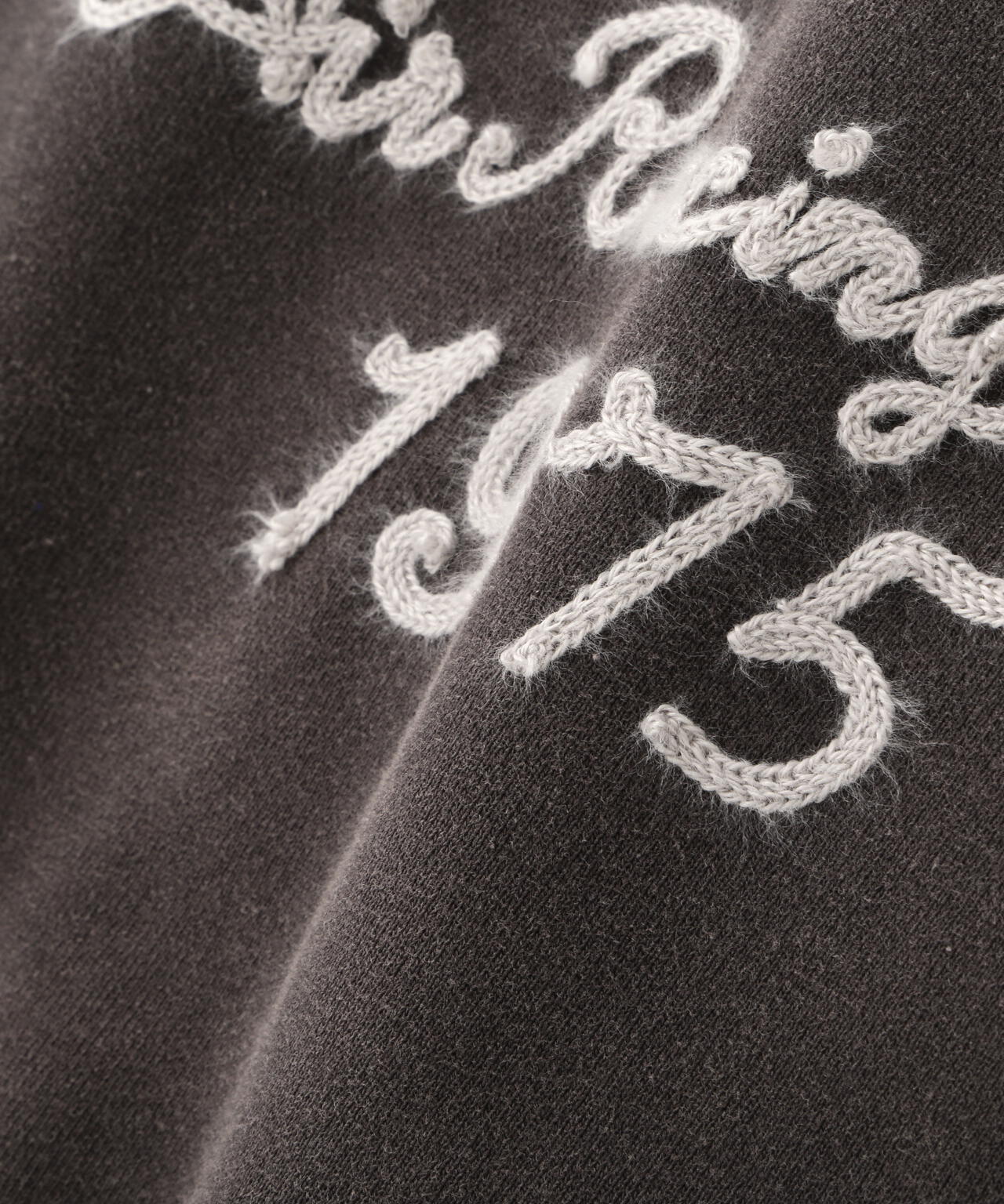 《A.A.R.C》EMB CREWNECK SWEAT