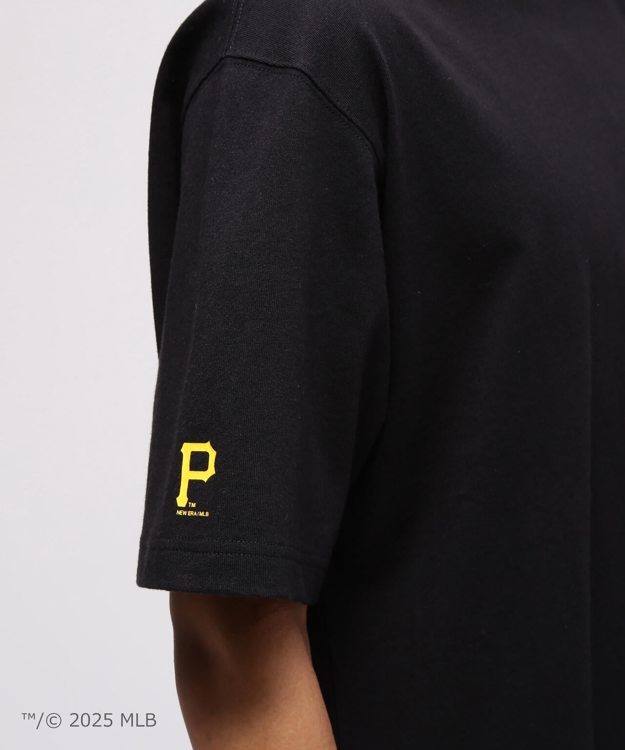 AVIREX × PITTSBURGH PIRATES T-SHIRT