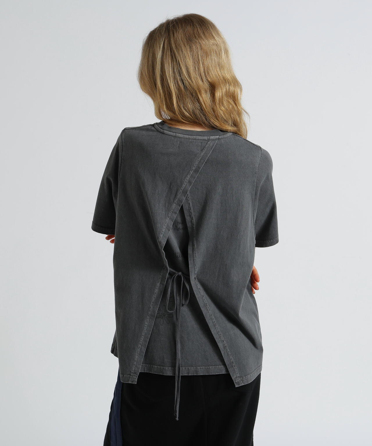 《WOMAN》HALF SLEEVE BACK LAYERED GRAPHIC T-SHIRT