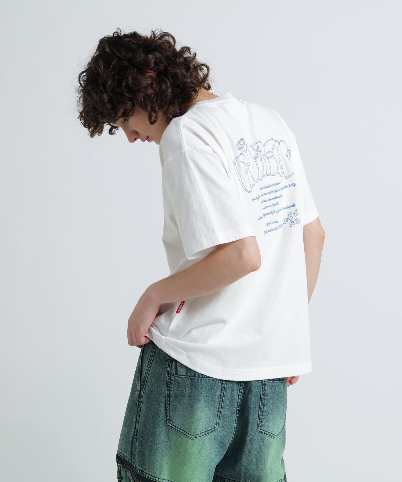 《WOMAN/直営店限定》GRAFFITI EMBROIDERY T-SHIRT