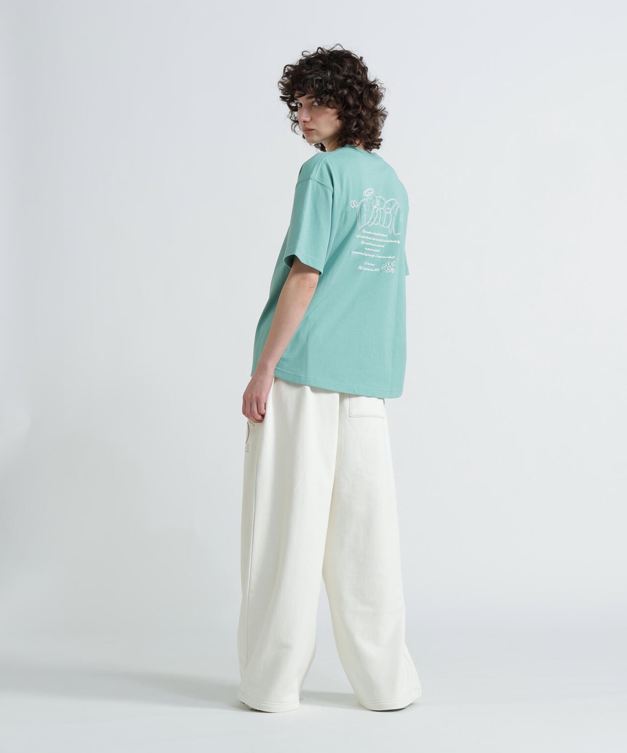 《WOMAN/直営店限定》GRAFFITI EMBROIDERY T-SHIRT