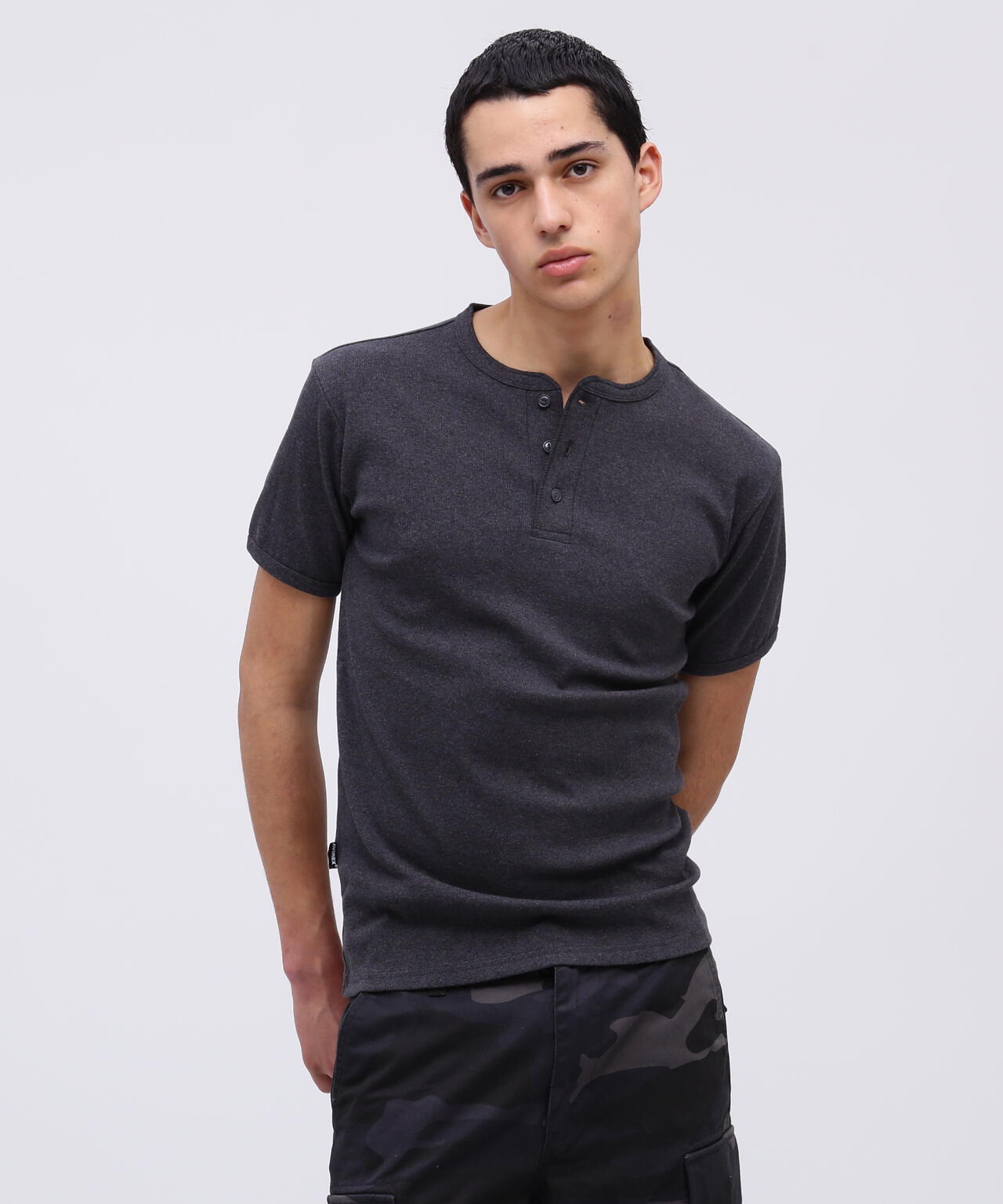 《DAILY/デイリー》RIB S/S HENLEY NECK T-SHIRT