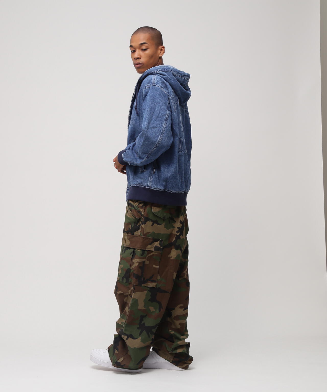 《直営店限定》DENIM SIGNATURE LOGO PARKA / デニム シグネチャーロゴ パーカー