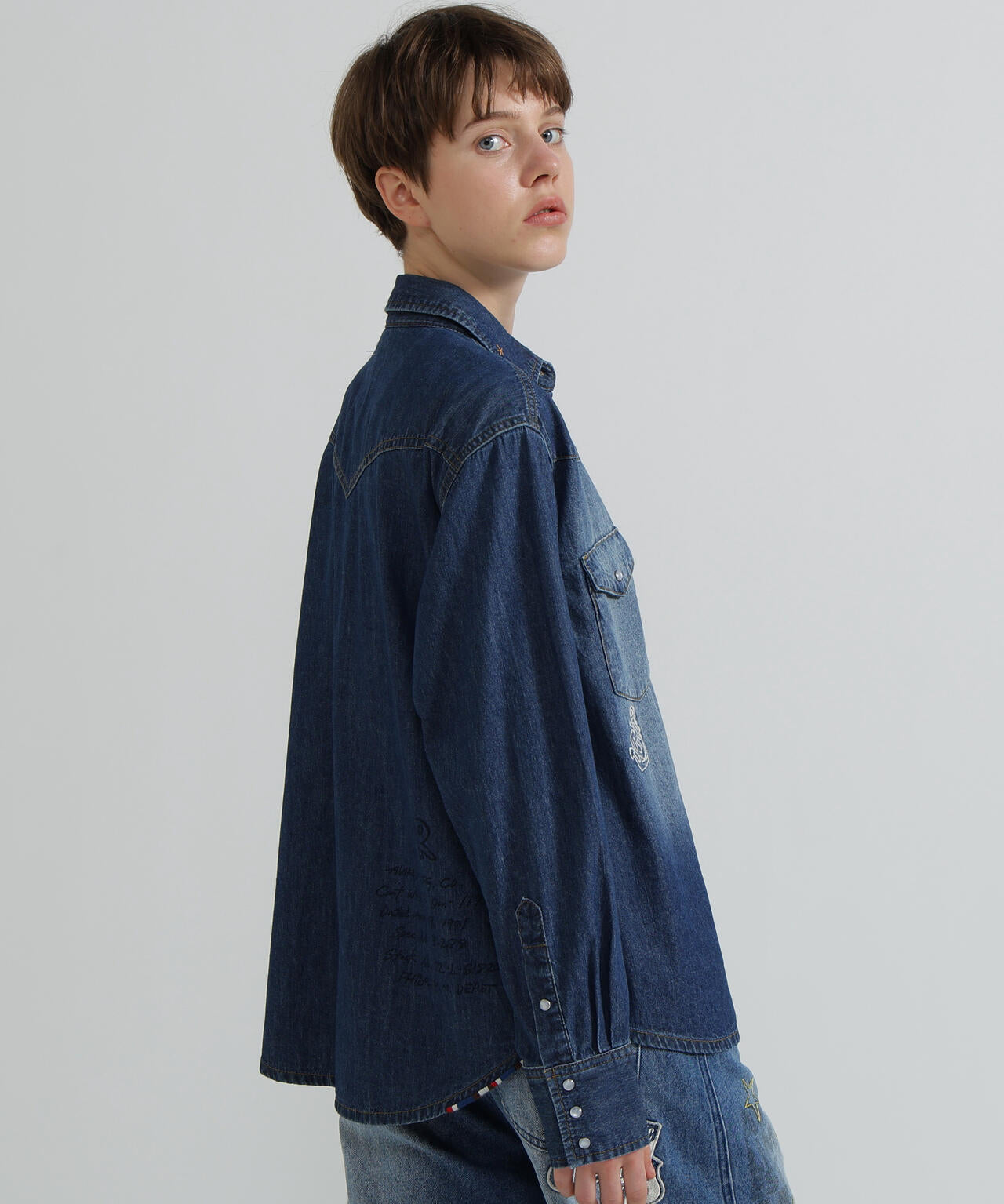 《WOMAN》DENIM SHIRT WITH GRAFFITI PRINT