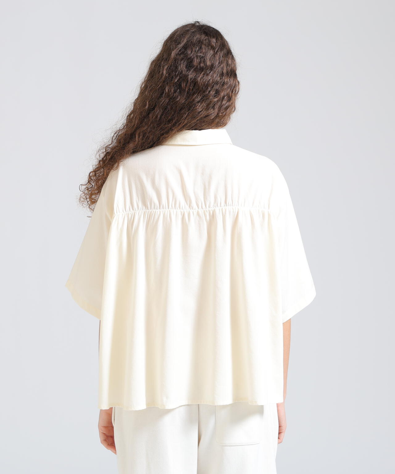 《WOMAN/直営店限定》H/S BACK GATHER DETAILS SHIRT