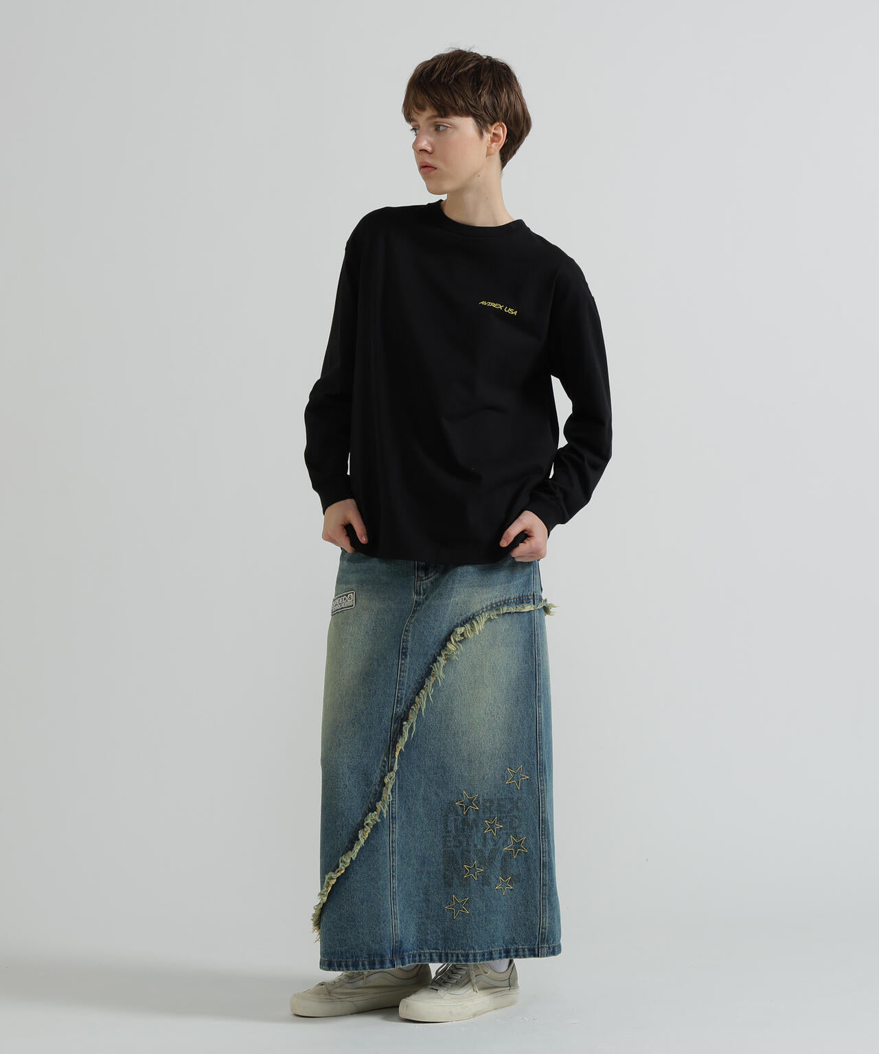 《WOMAN》RANDOM LOGO TOMCAT T-SHIRT