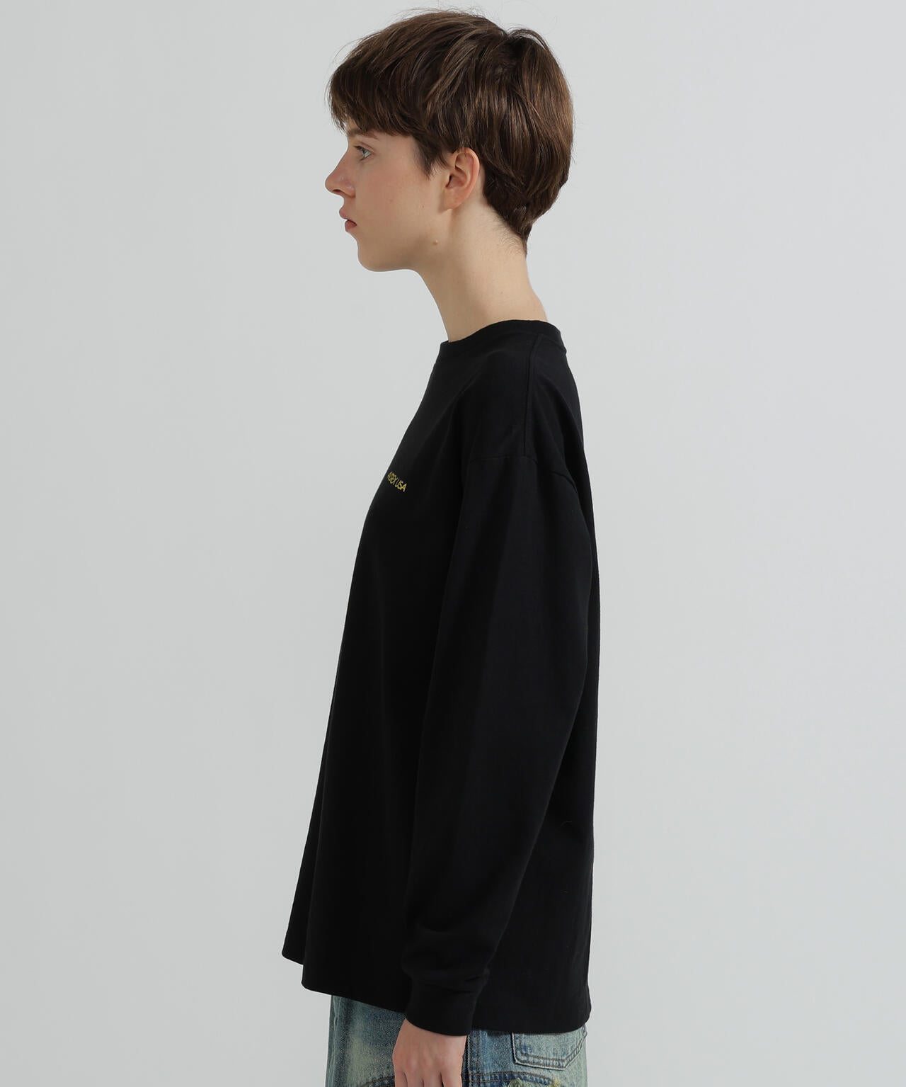 《WOMAN》RANDOM LOGO TOMCAT T-SHIRT