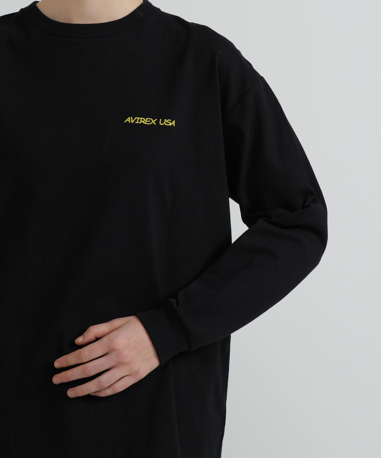 《WOMAN》RANDOM LOGO TOMCAT T-SHIRT