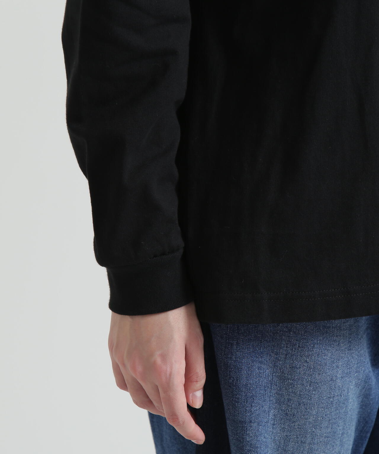 《WOMAN》RANDOM LOGO TOMCAT T-SHIRT