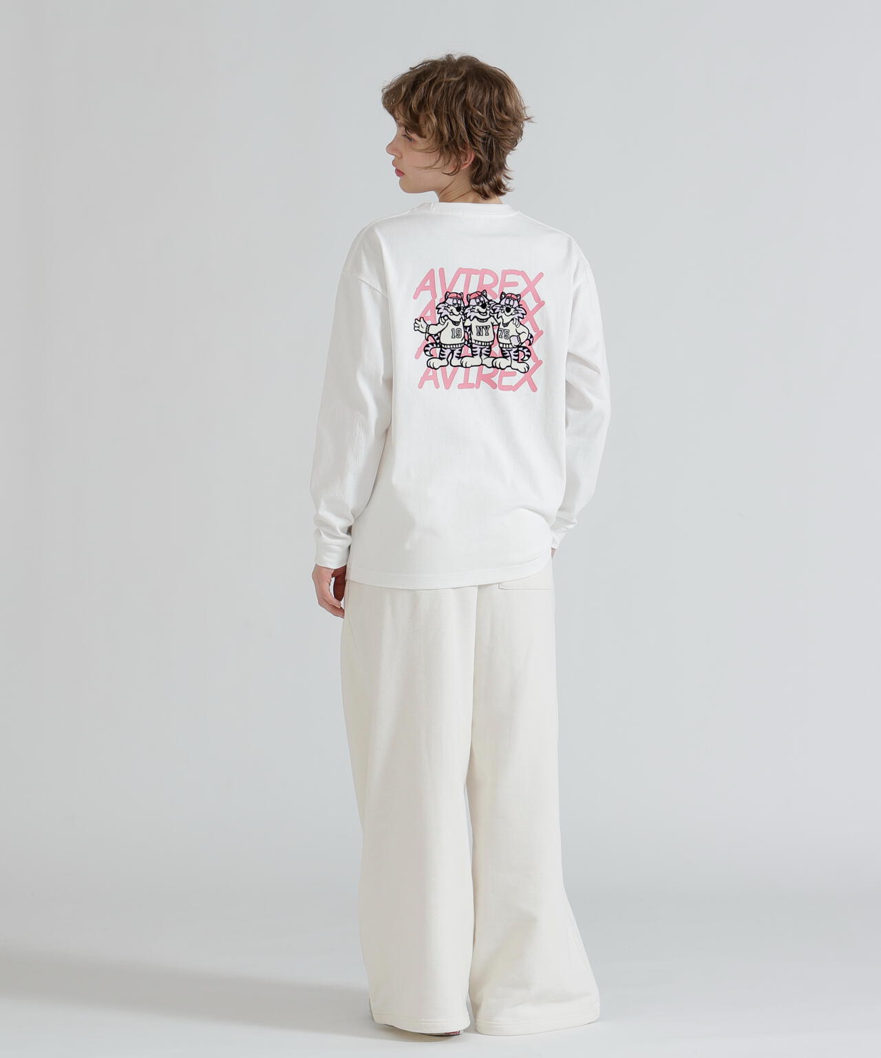 《WOMAN》RANDOM LOGO TOMCAT T-SHIRT