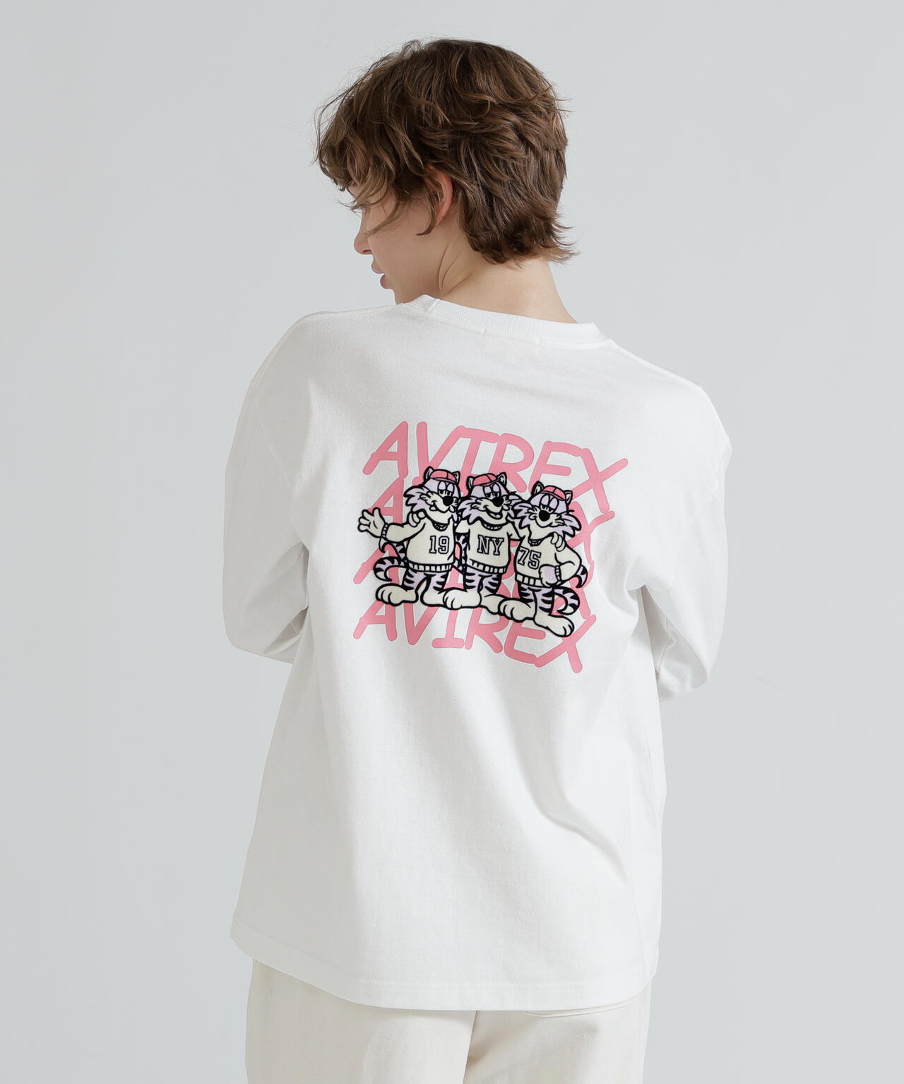 《WOMAN》RANDOM LOGO TOMCAT T-SHIRT