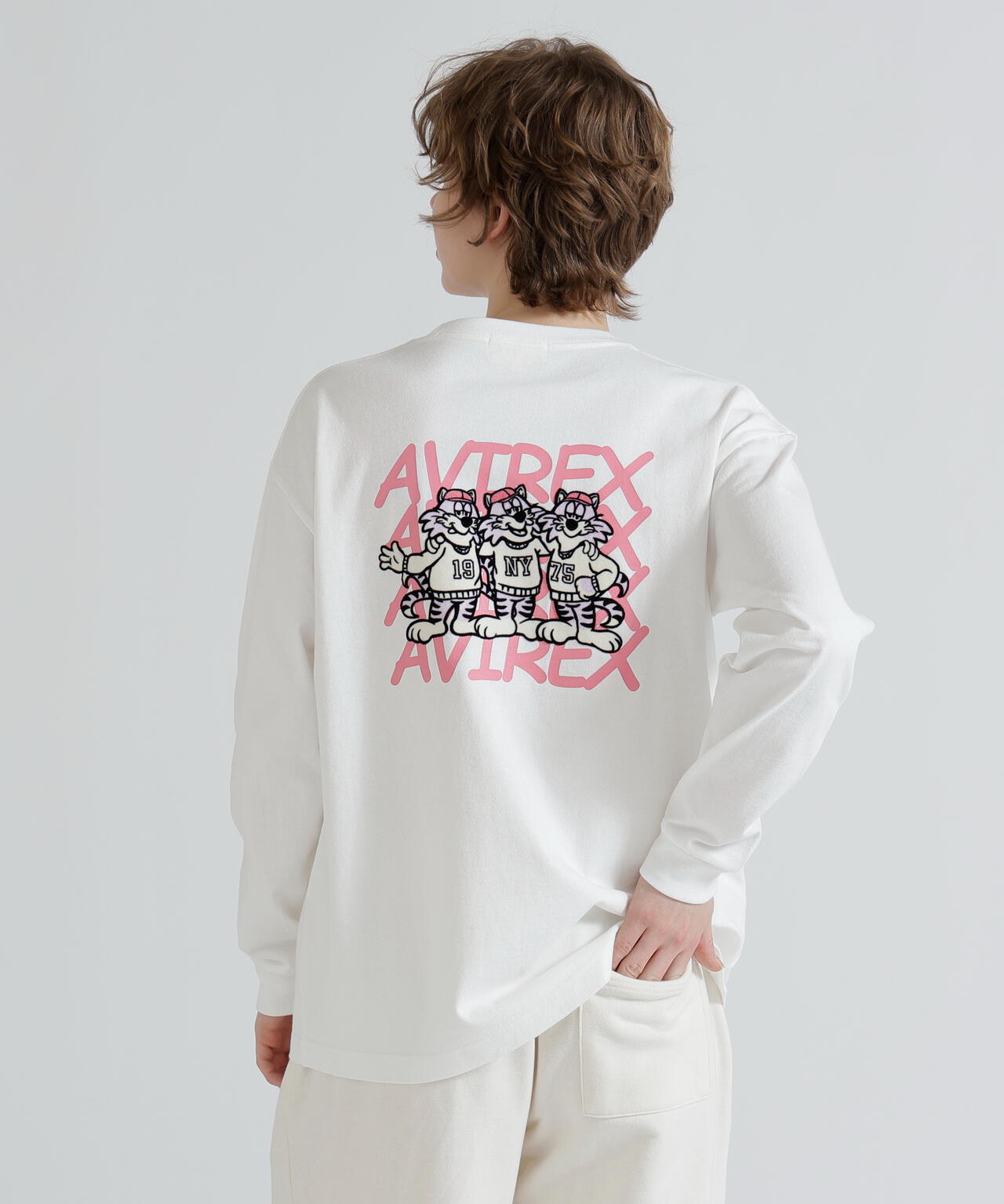 《WOMAN》RANDOM LOGO TOMCAT T-SHIRT