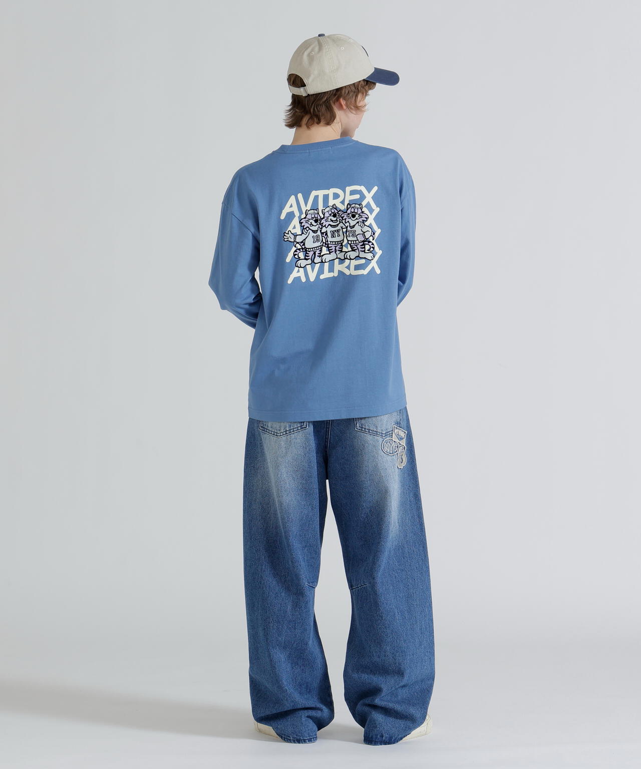 《WOMAN》RANDOM LOGO TOMCAT T-SHIRT