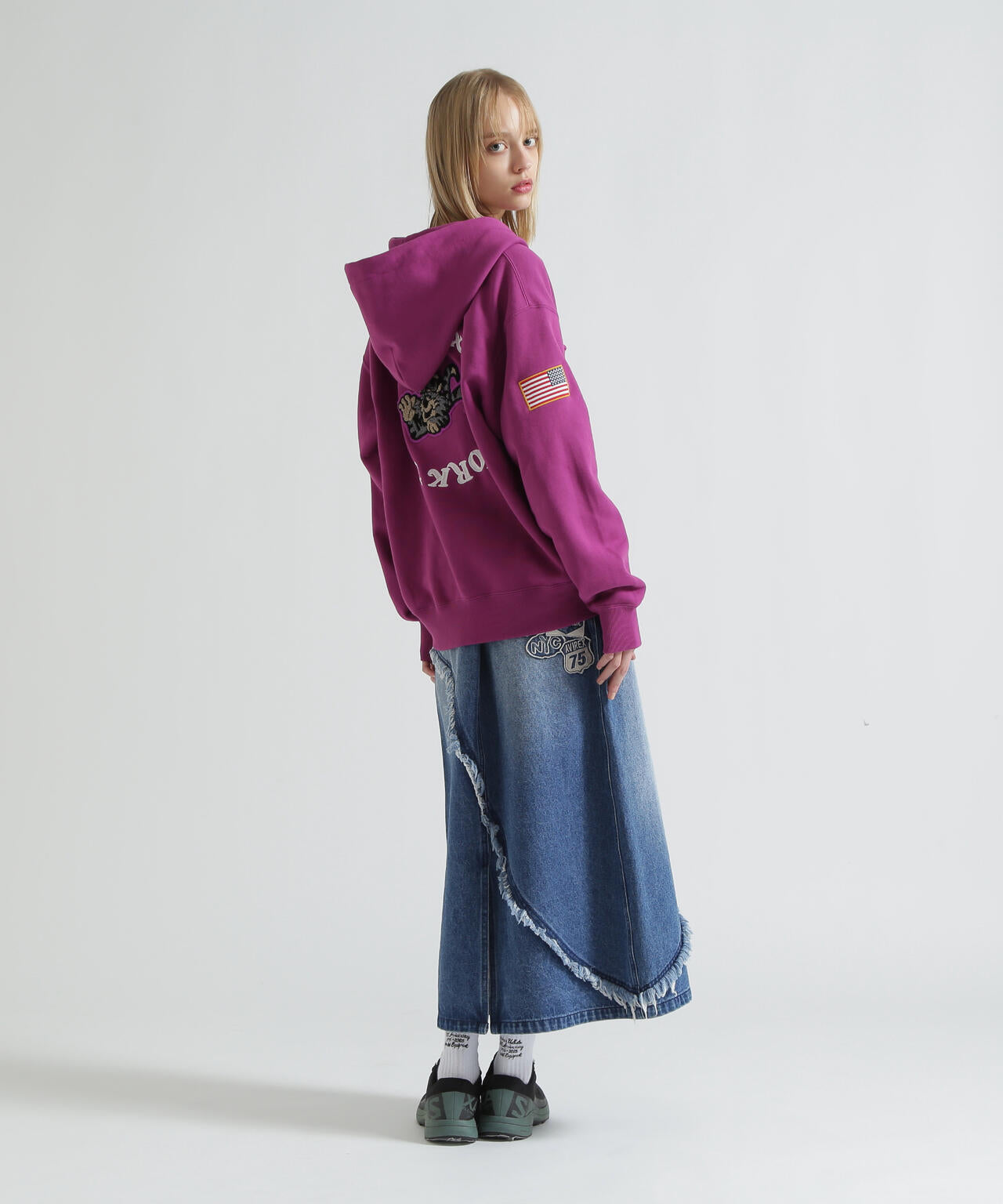 《WOMAN》SAGARA CIRCLE LOGO TOMCAT ZIP PARKA
