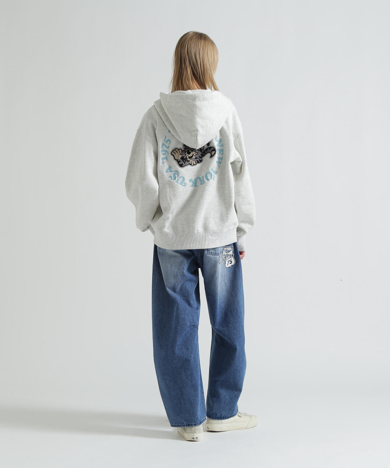 《WOMAN》SAGARA CIRCLE LOGO TOMCAT ZIP PARKA