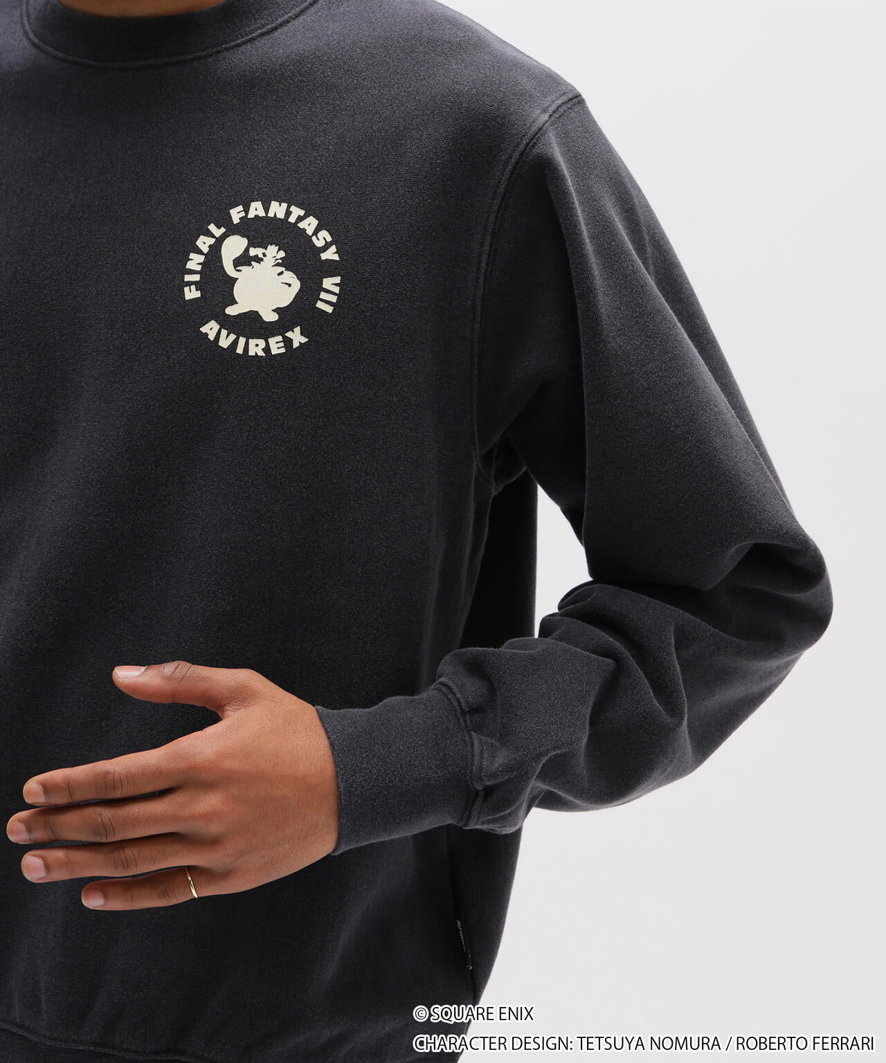 《AVIREX × FINAL FANTASY VII REMAKE》CREW NECK SWEAT ”CaitSith & MOOGLE”
