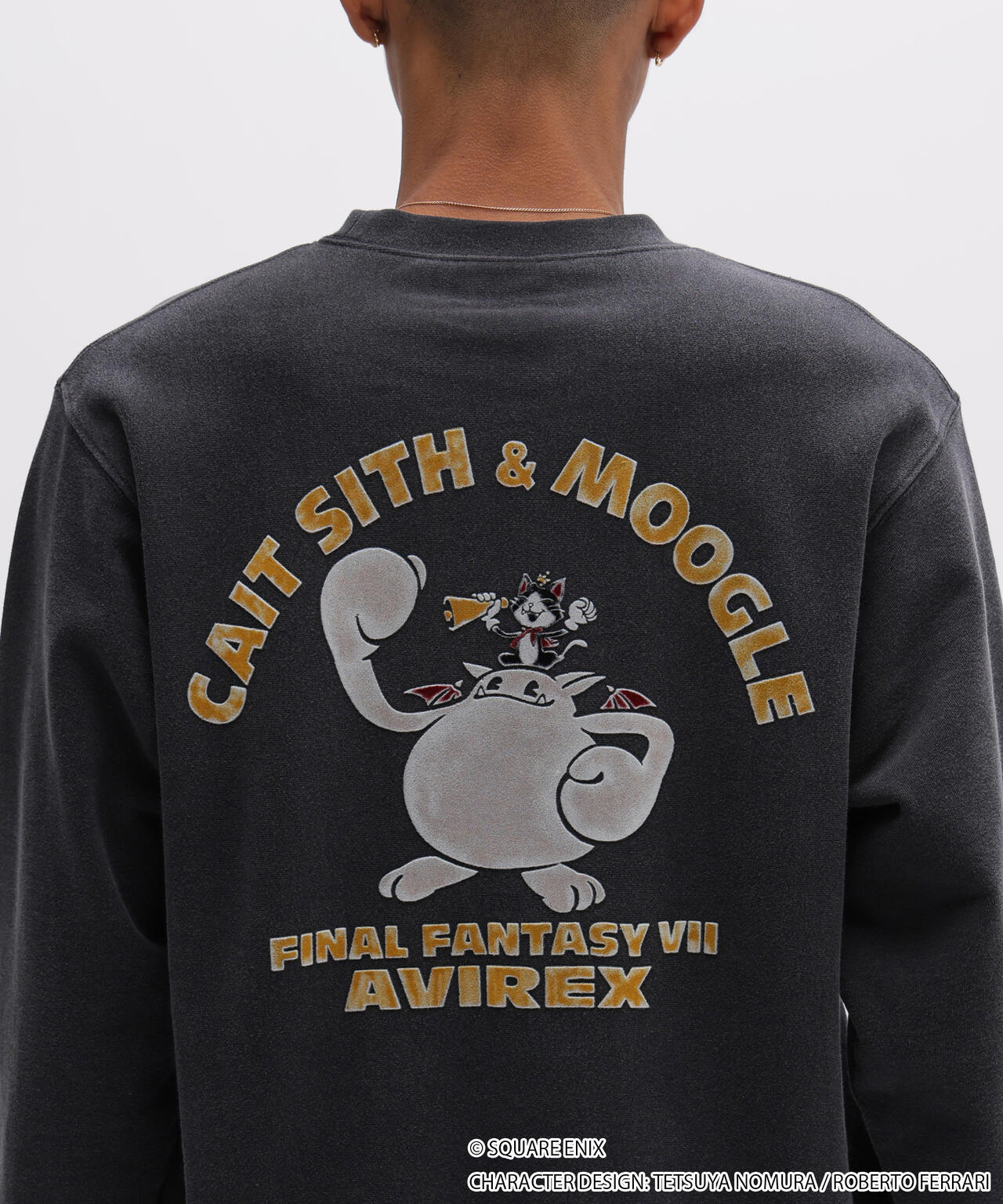 《AVIREX × FINAL FANTASY VII REMAKE》CREW NECK SWEAT ”CaitSith & MOOGLE”