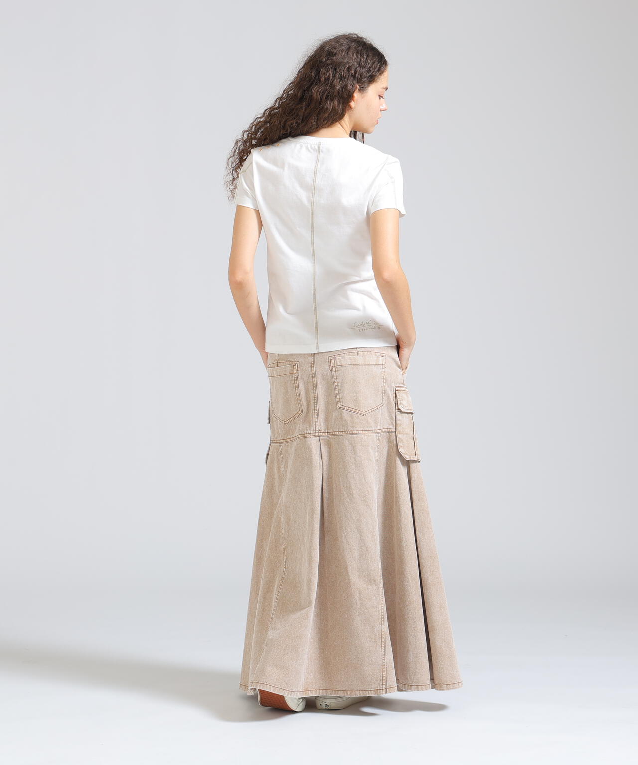 《直営店限定》KEY NECK EMBROIDERY T-SHIRT