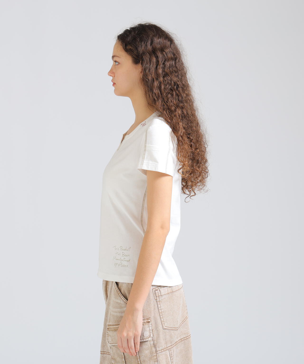 《直営店限定》KEY NECK EMBROIDERY T-SHIRT