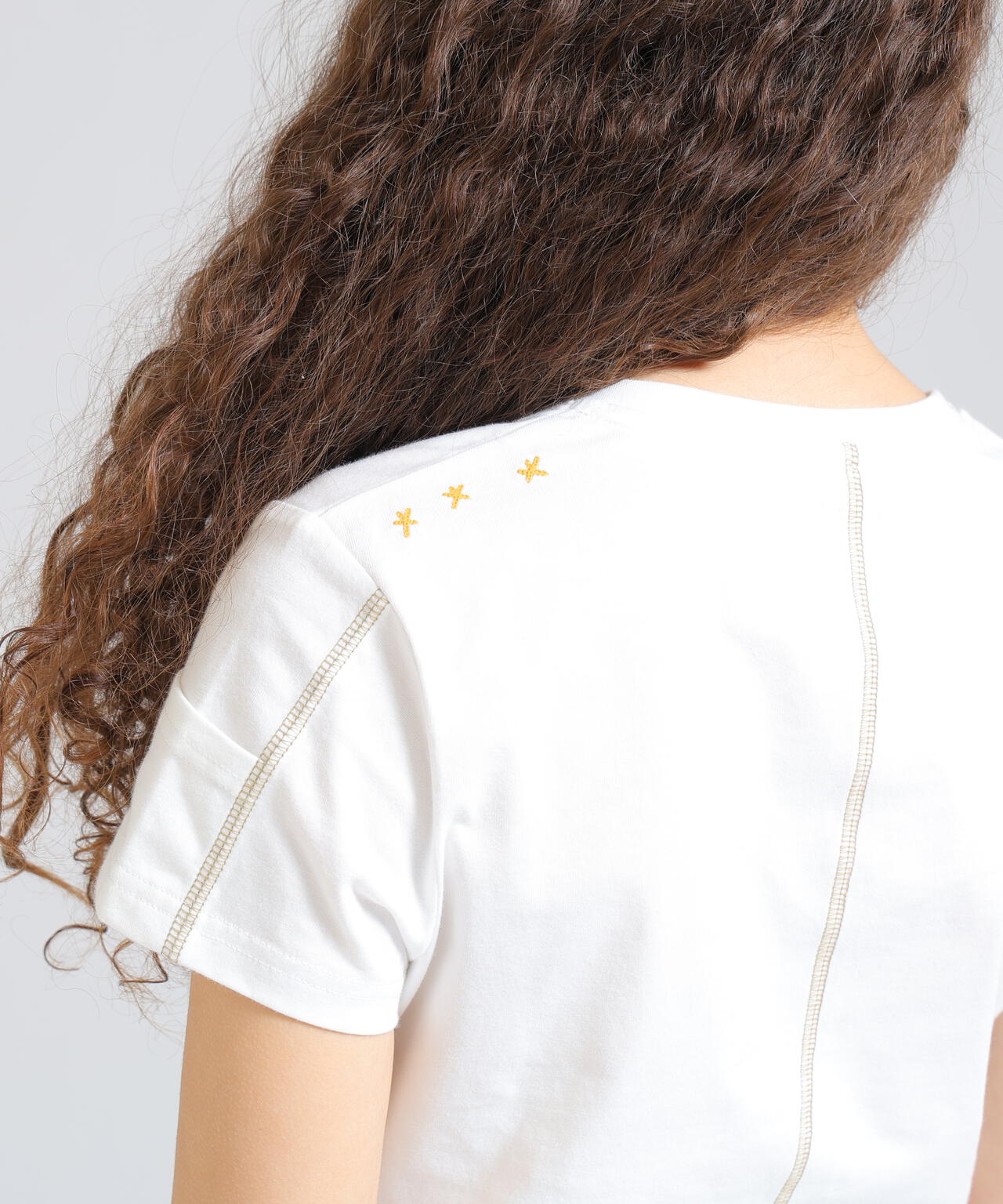 《直営店限定》KEY NECK EMBROIDERY T-SHIRT